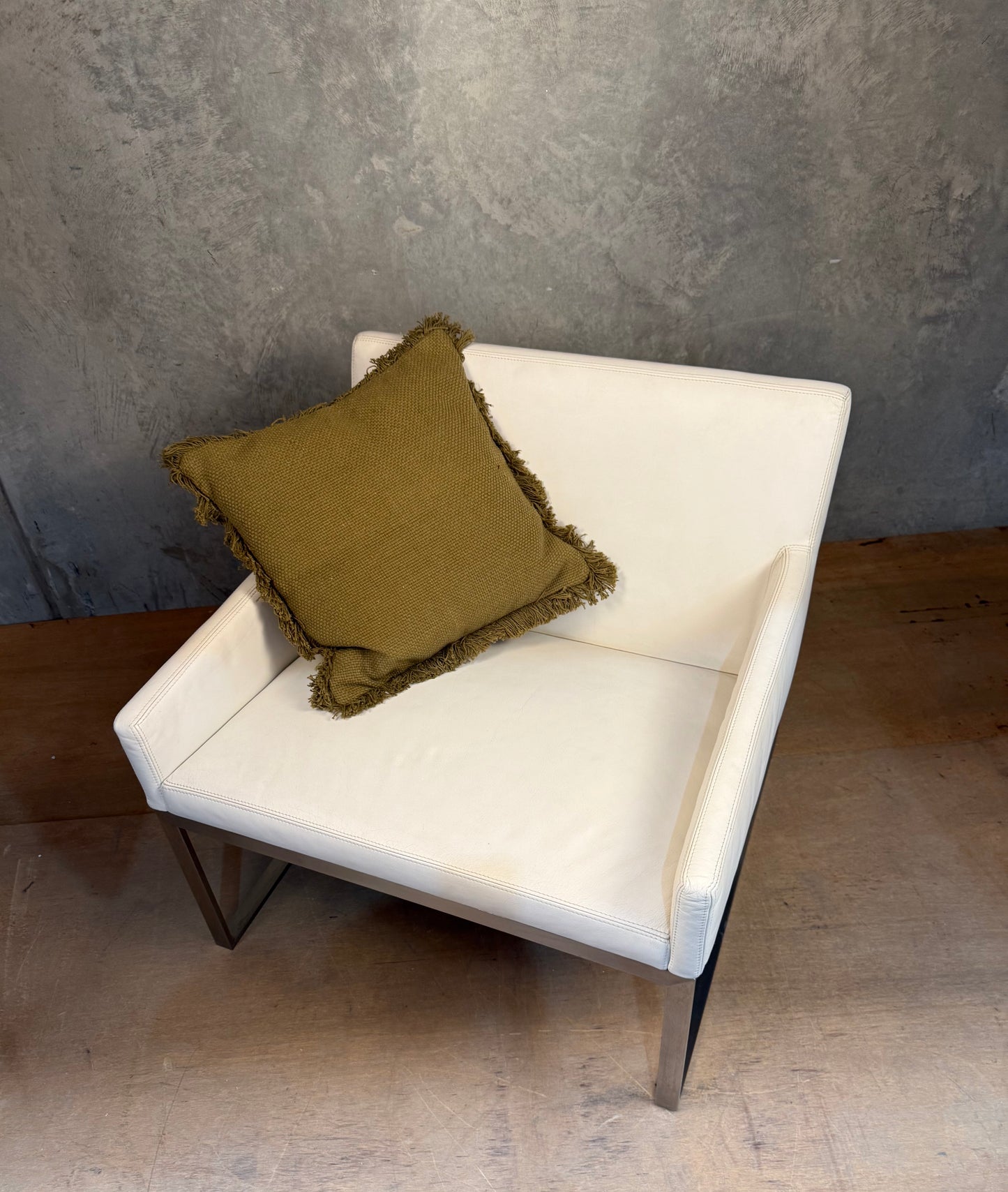 White leather lounge chair 2010s Fabien Baron for Bernhardt