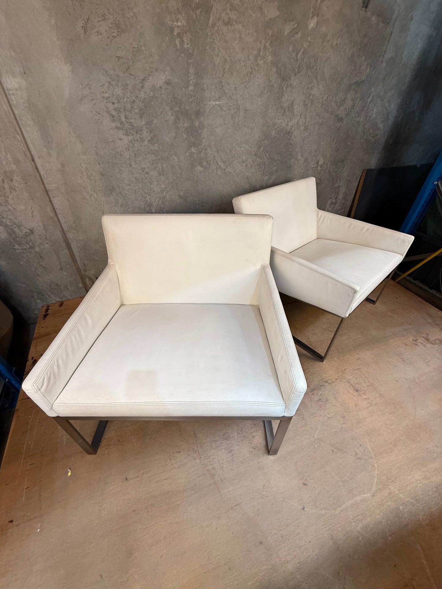 White leather lounge chair 2010s Fabien Baron for Bernhardt