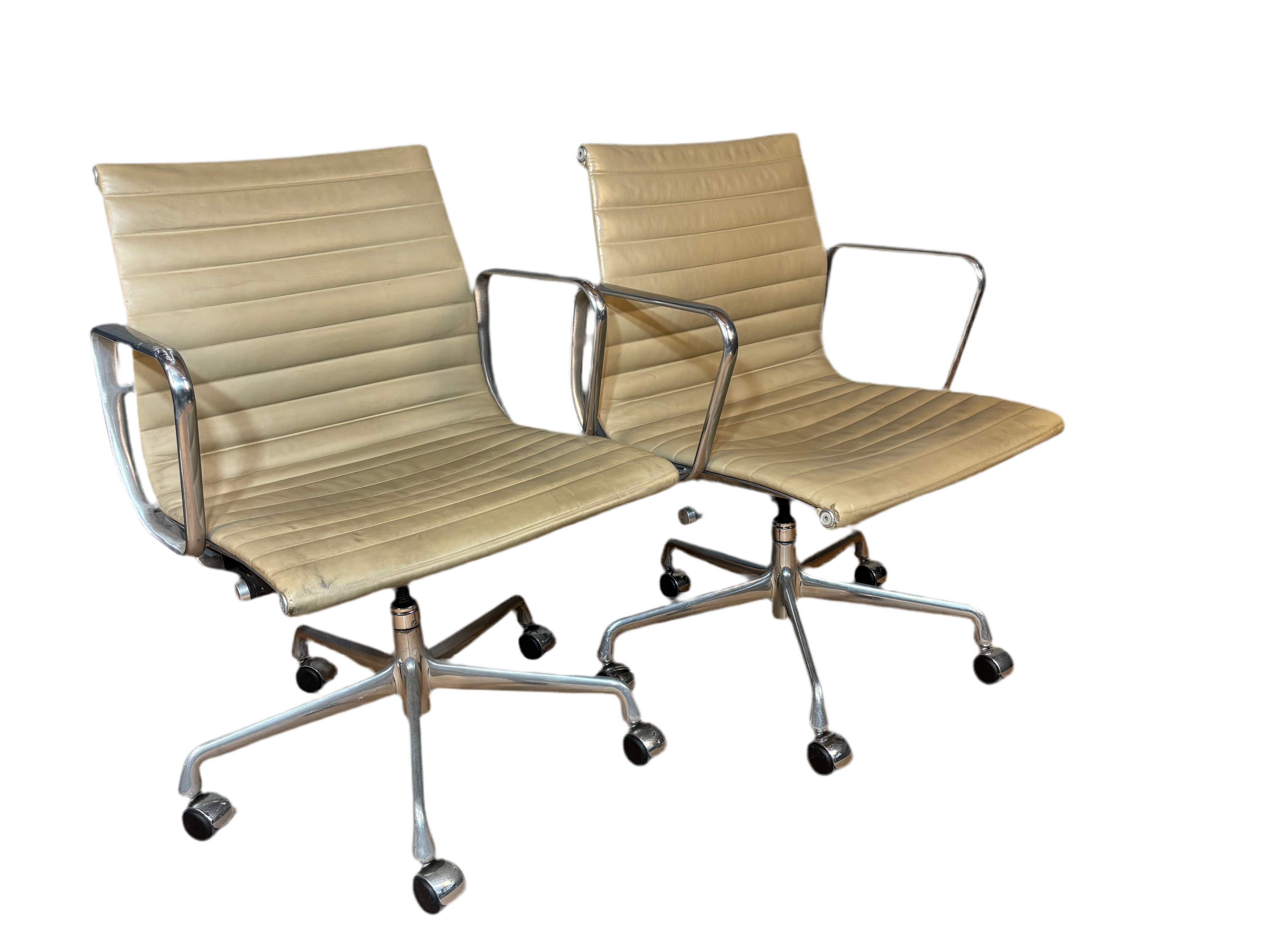 Eames Aluminium Armchair
