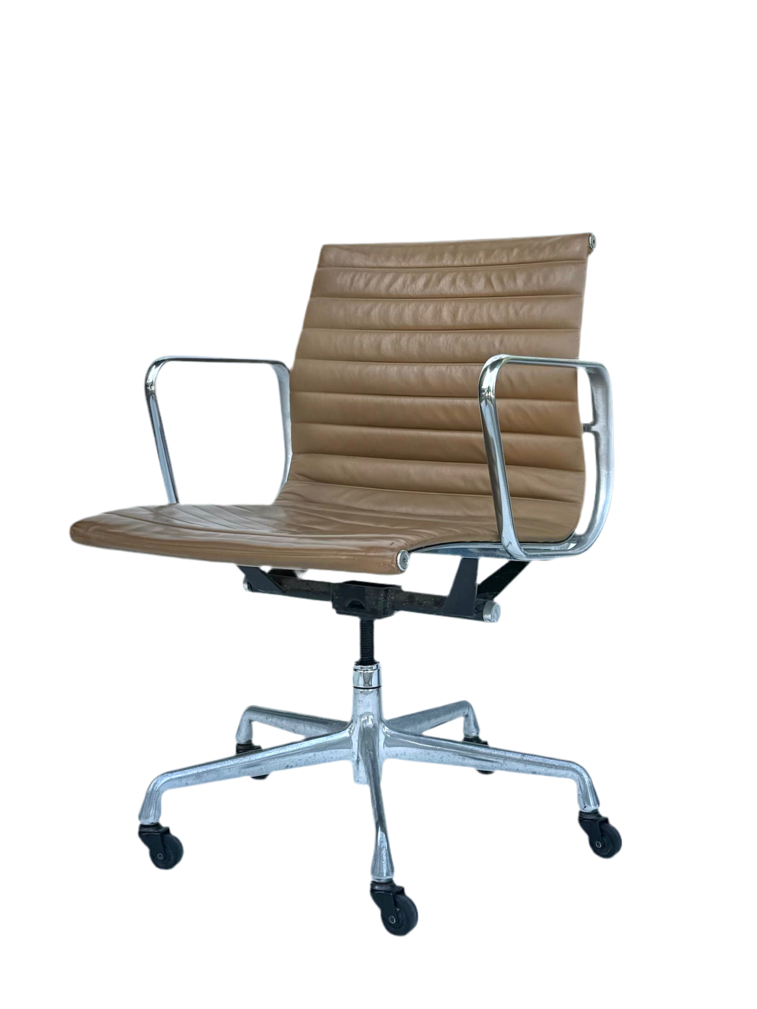 Eames Aluminum Group Management Chair