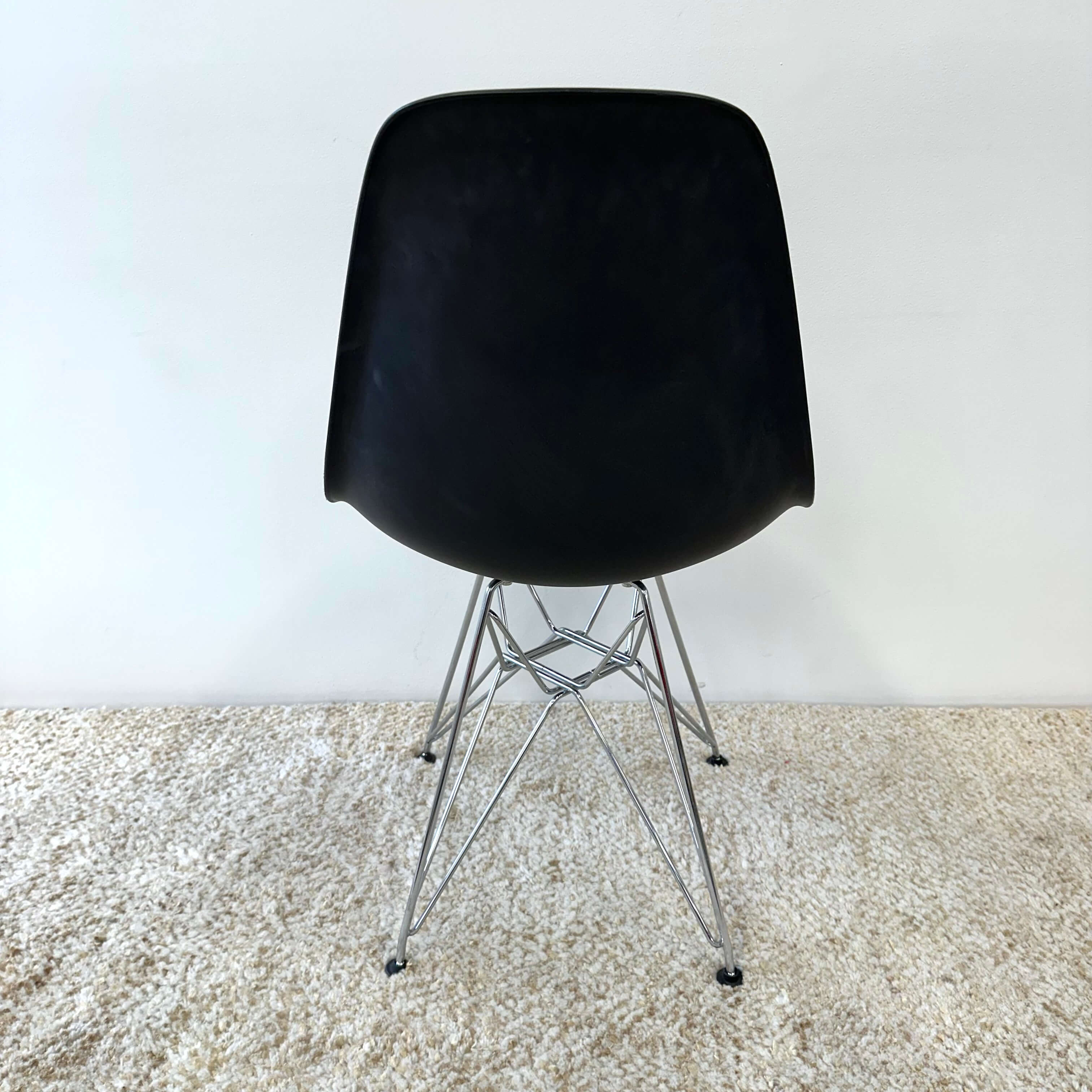 Eames Plastic Moulded Side Chair - Wire Base (Black), Vitra