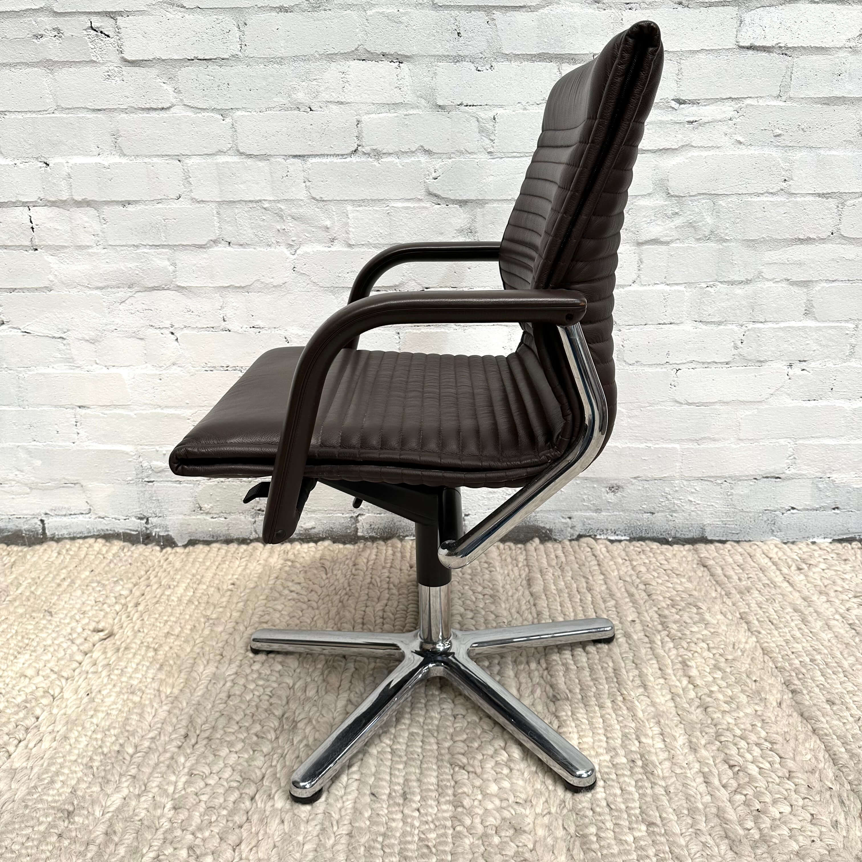 FS-Line 220 Chair - 5-Star Base