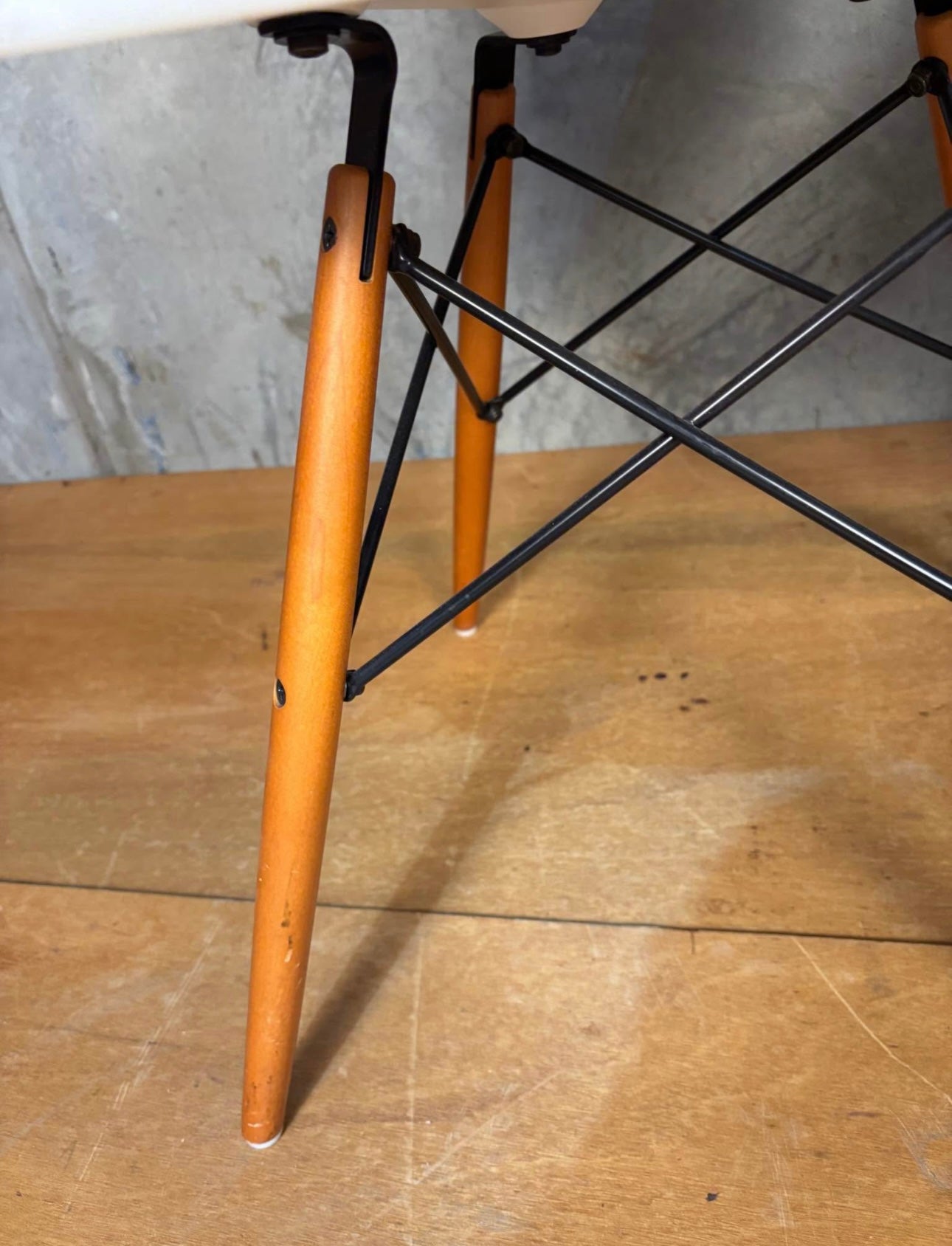 Vitra Eames Side Chair DSR White