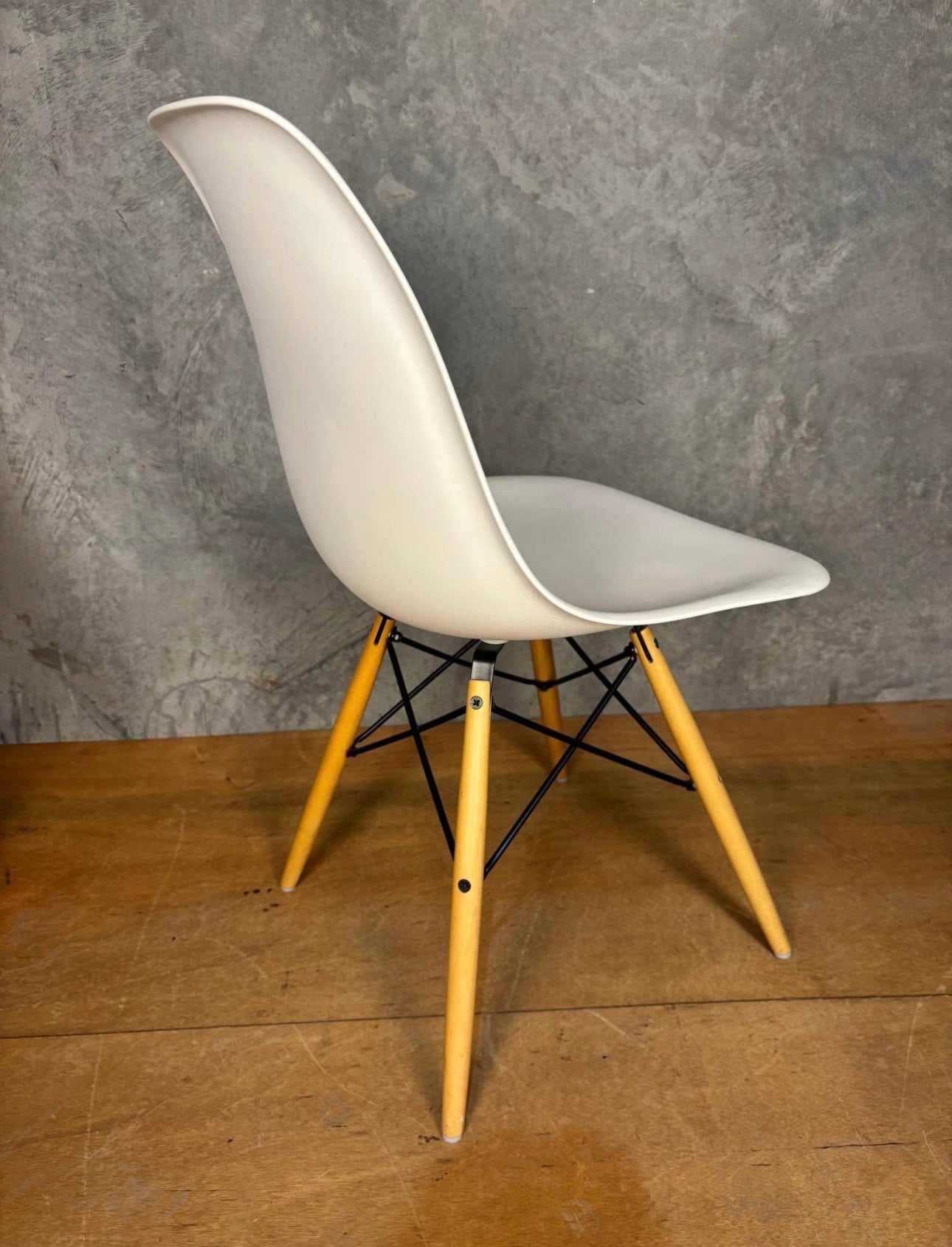 Vitra Eames Side Chair DSR White