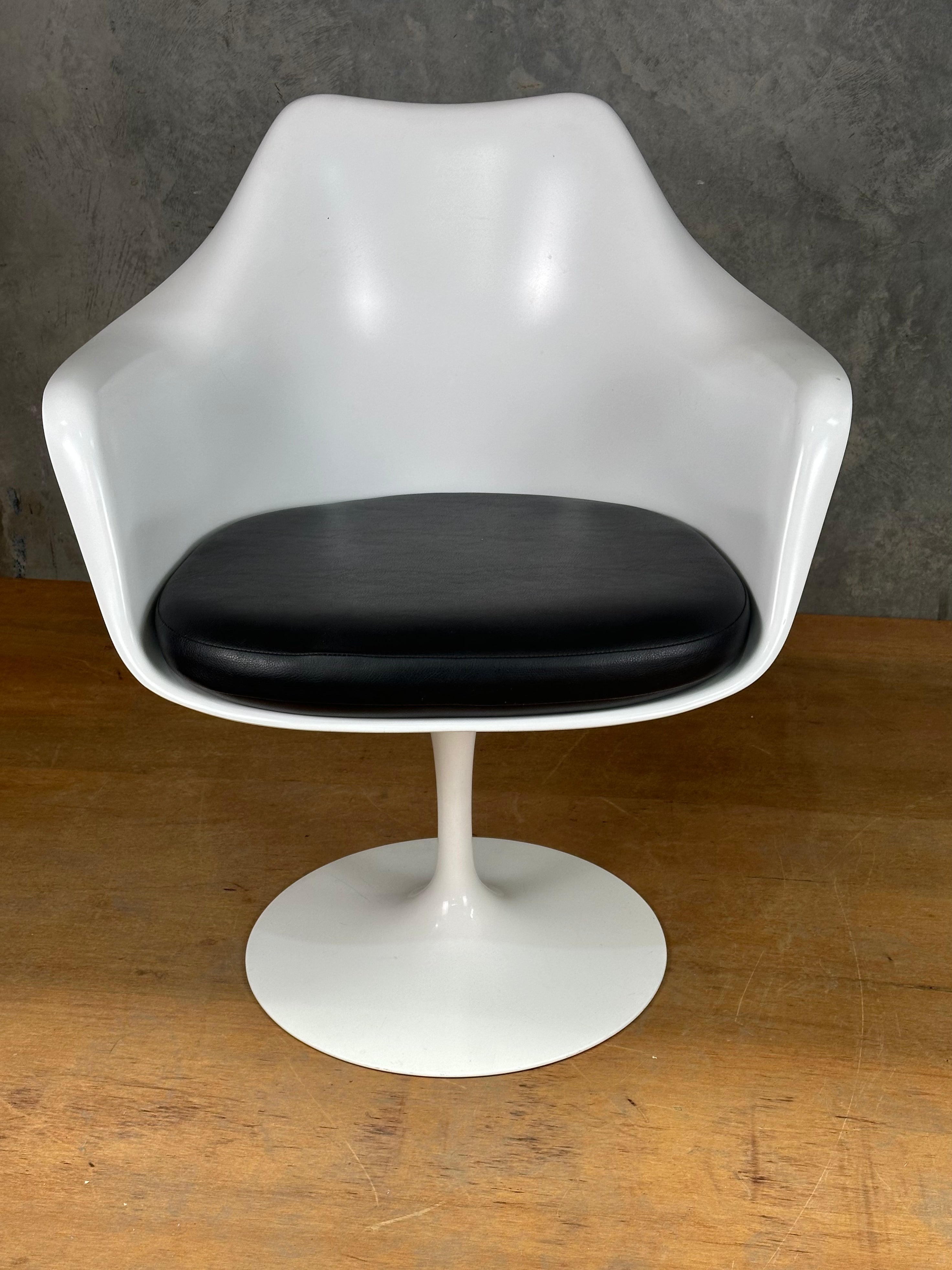 Tulip Dining Chairs With Armrests By Eero Saarinen For Knoll Us 1960's