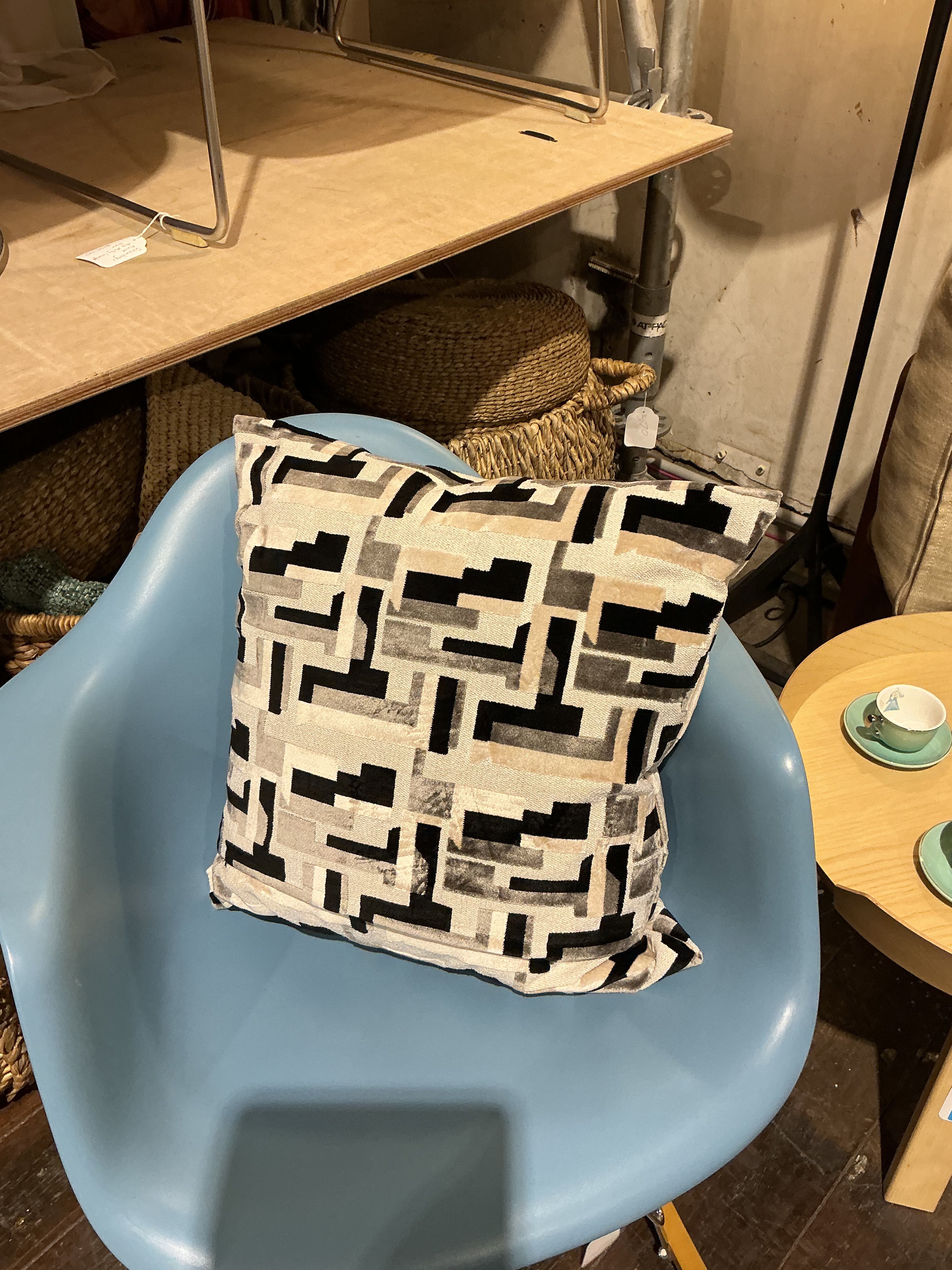Monochrome pattern cushion