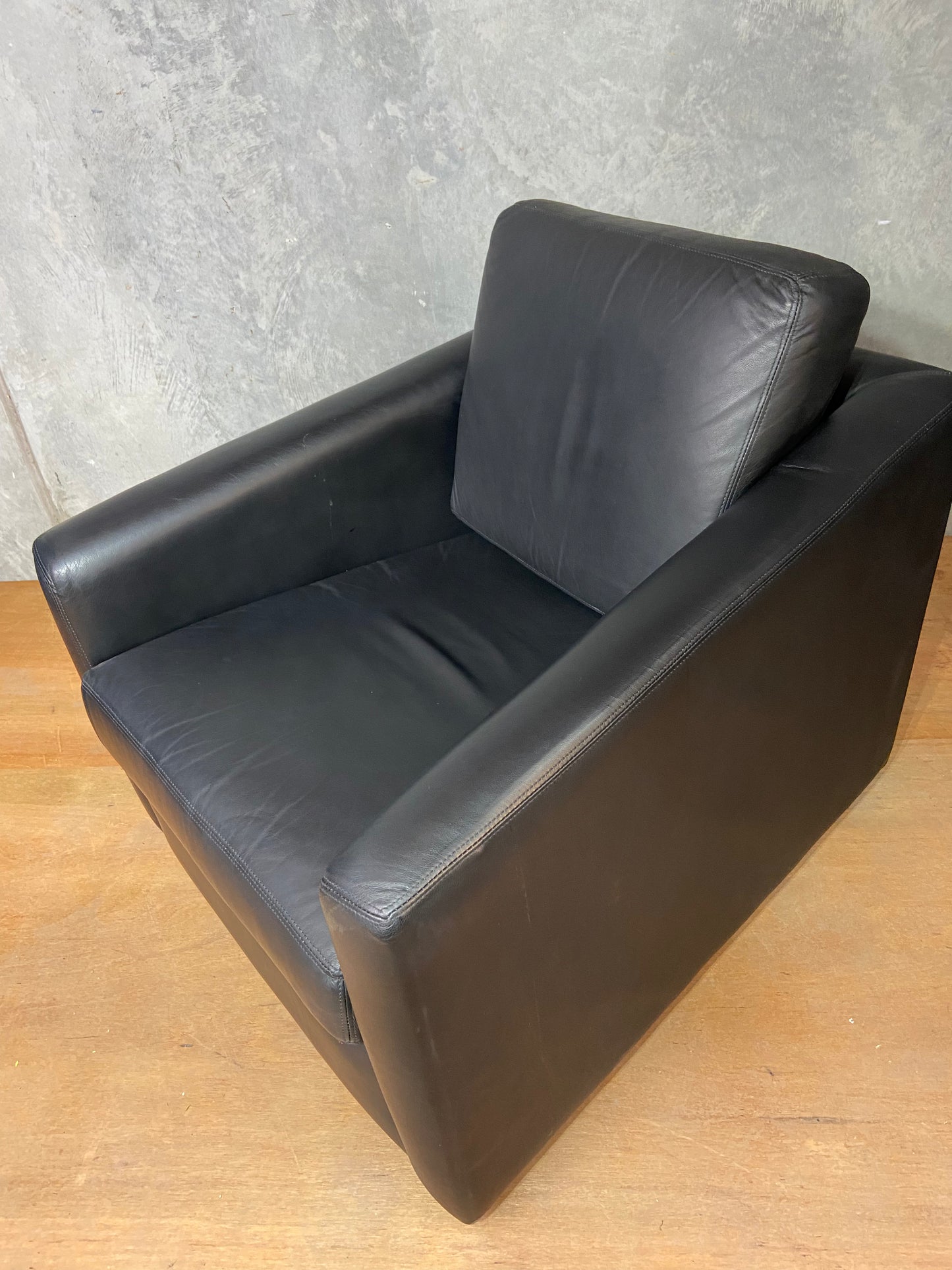 Arthur G Frankie Swivel Chair