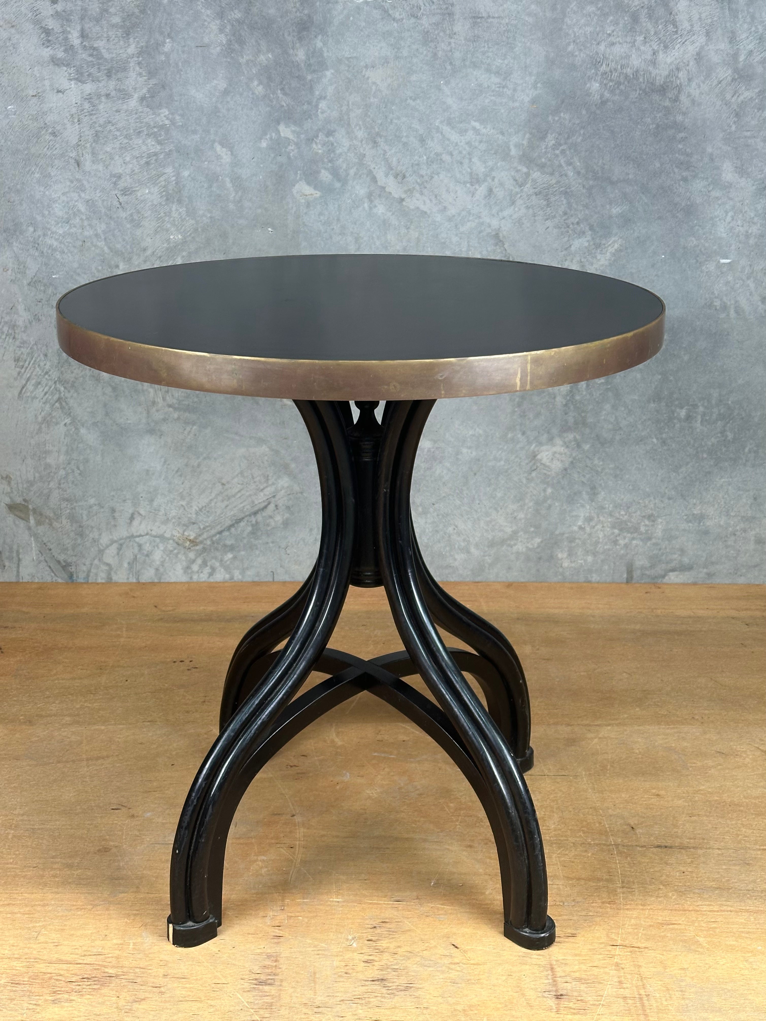 Vintage Cafe Table - Round Black, Thonet