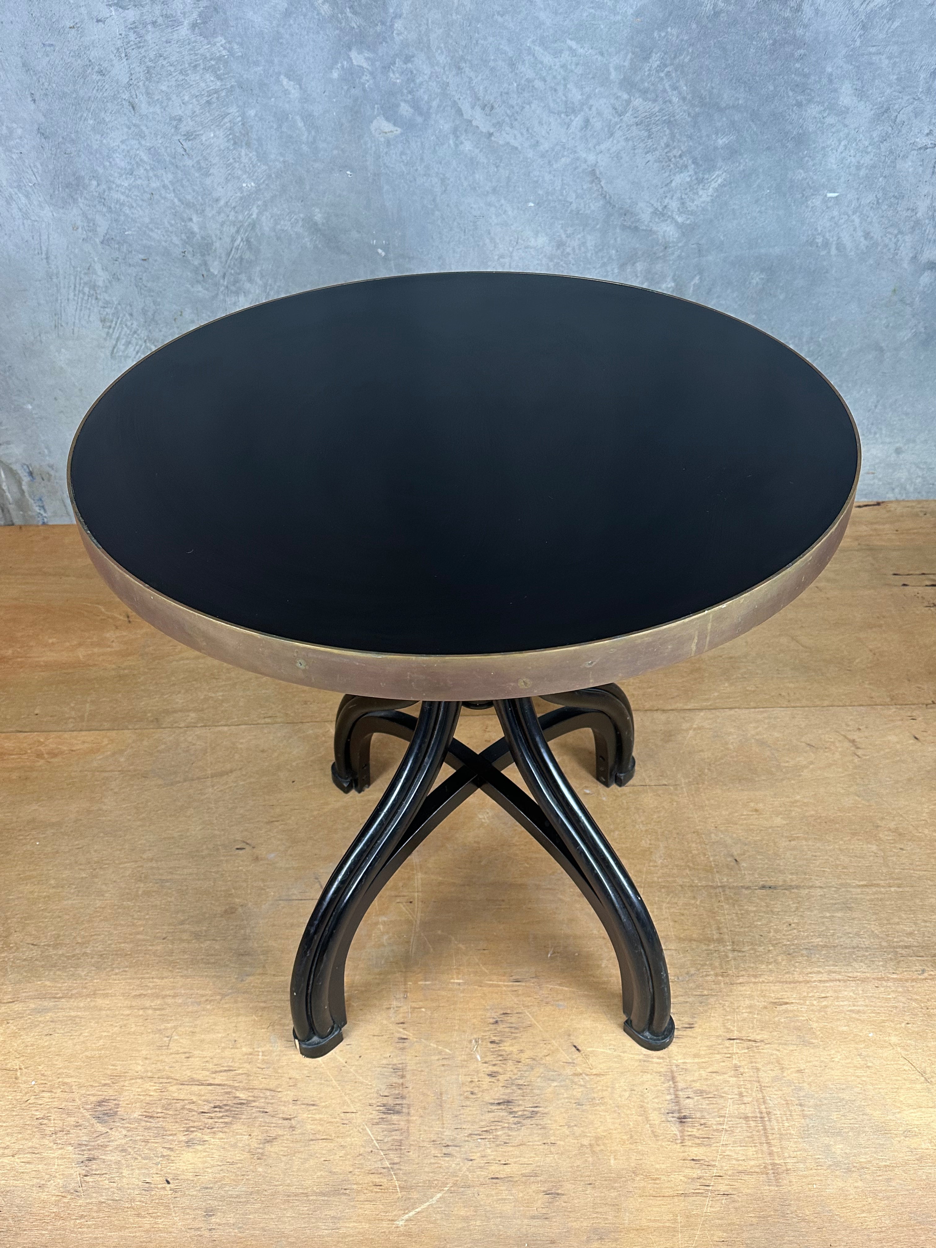 Vintage Cafe Table - Round Black, Thonet