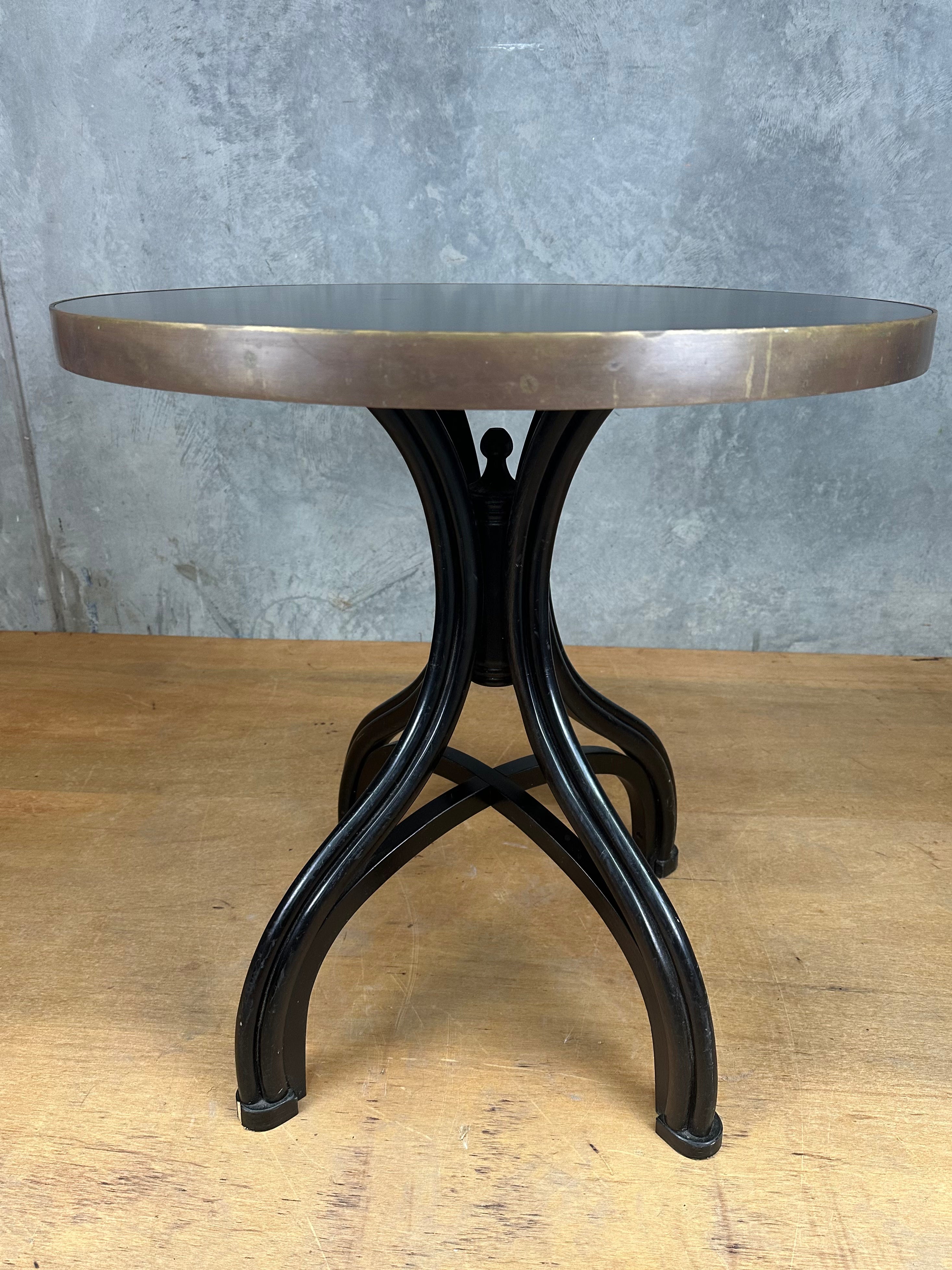 Vintage Cafe Table - Round Black, Thonet