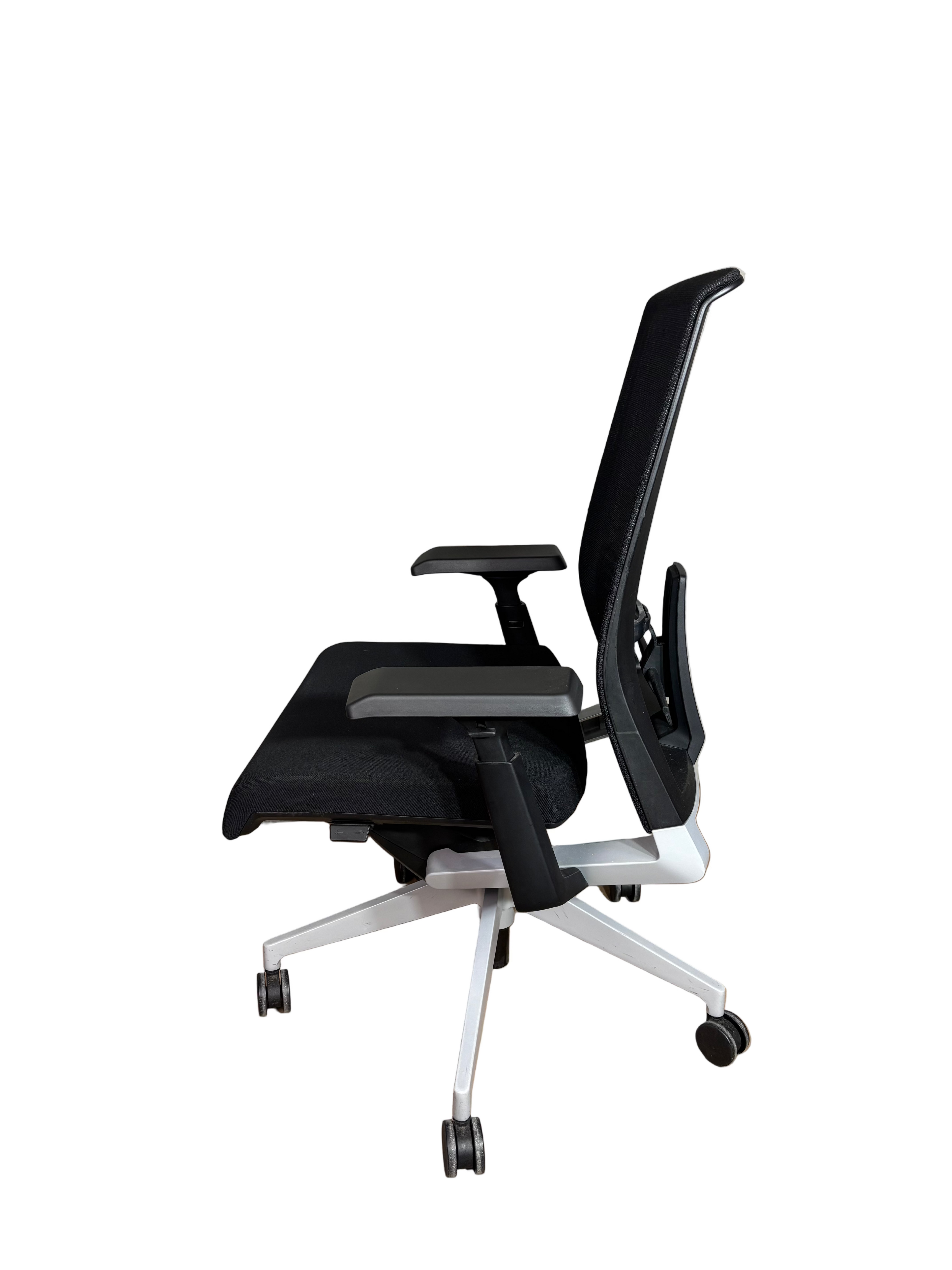 Haworth Very Task Chair, with height adjustable arms