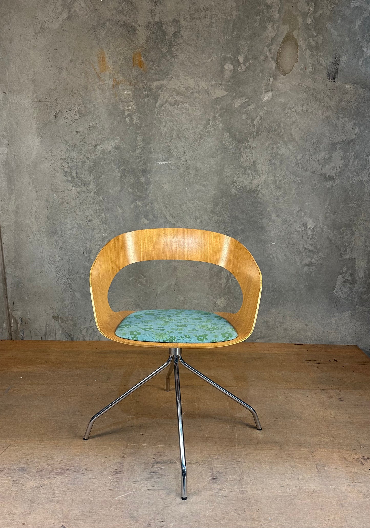 Chat Swivel Chair - Designed by Jakob Wagner