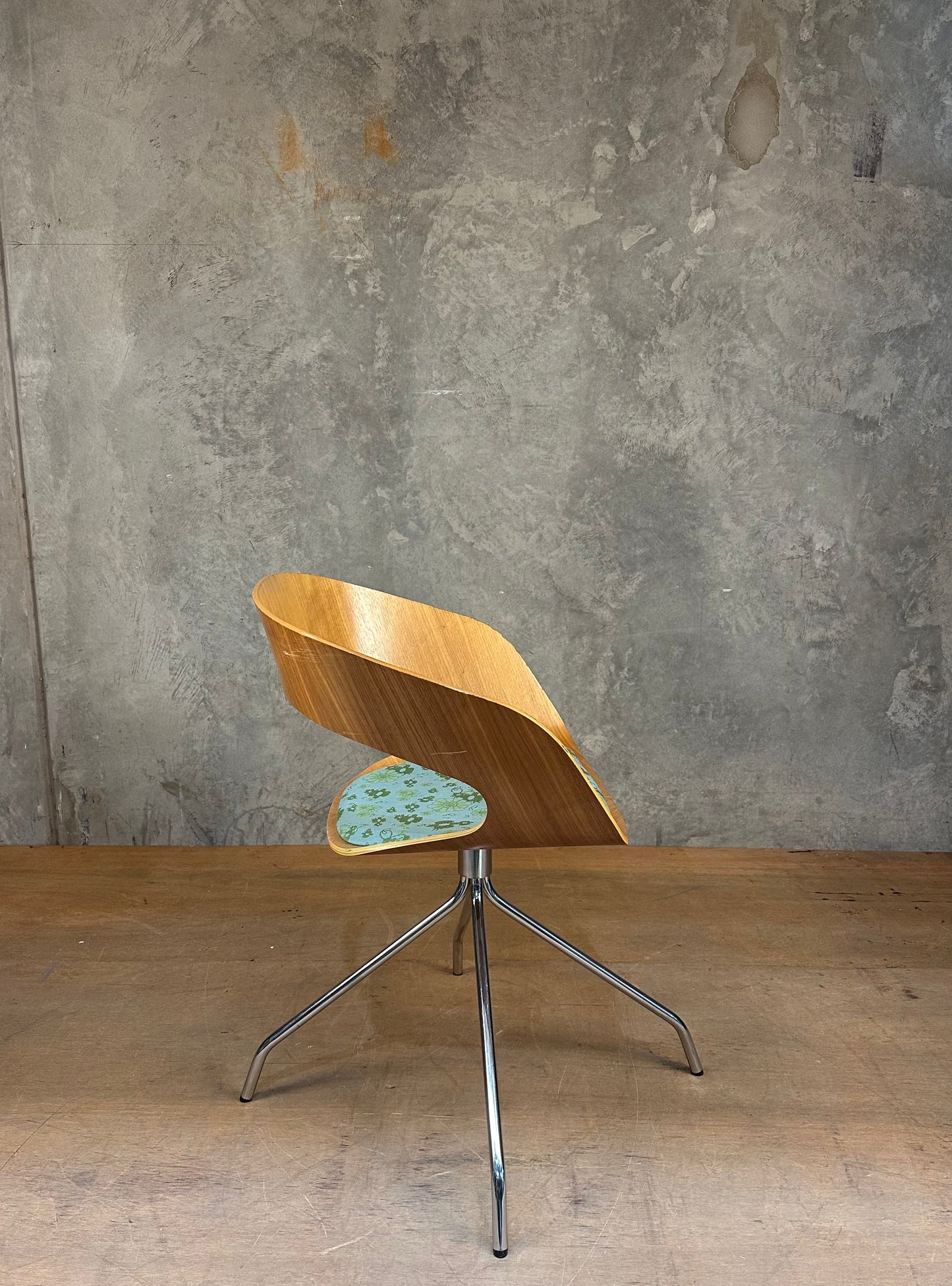 Chat Swivel Chair - Designed by Jakob Wagner