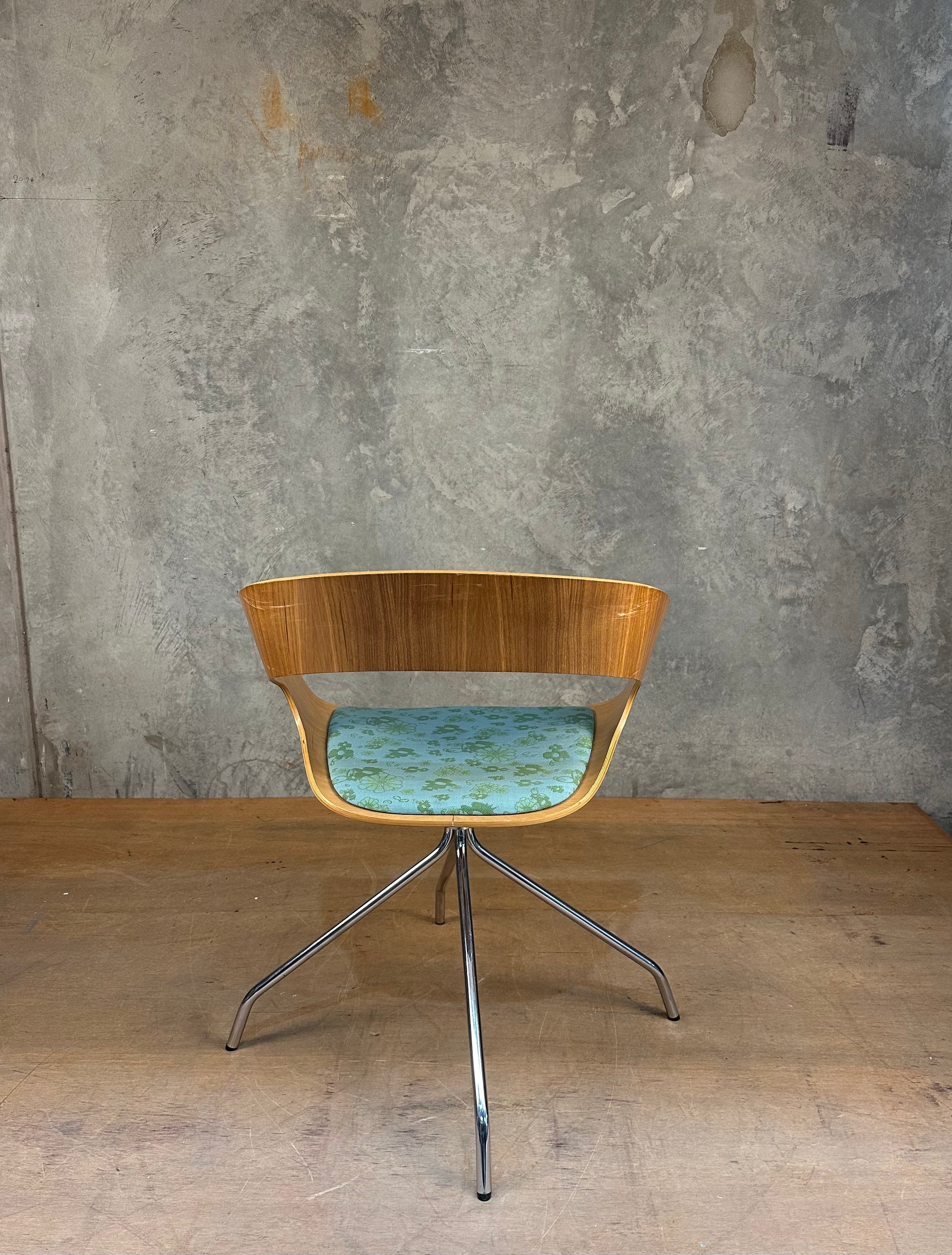 Chat Swivel Chair - Designed by Jakob Wagner