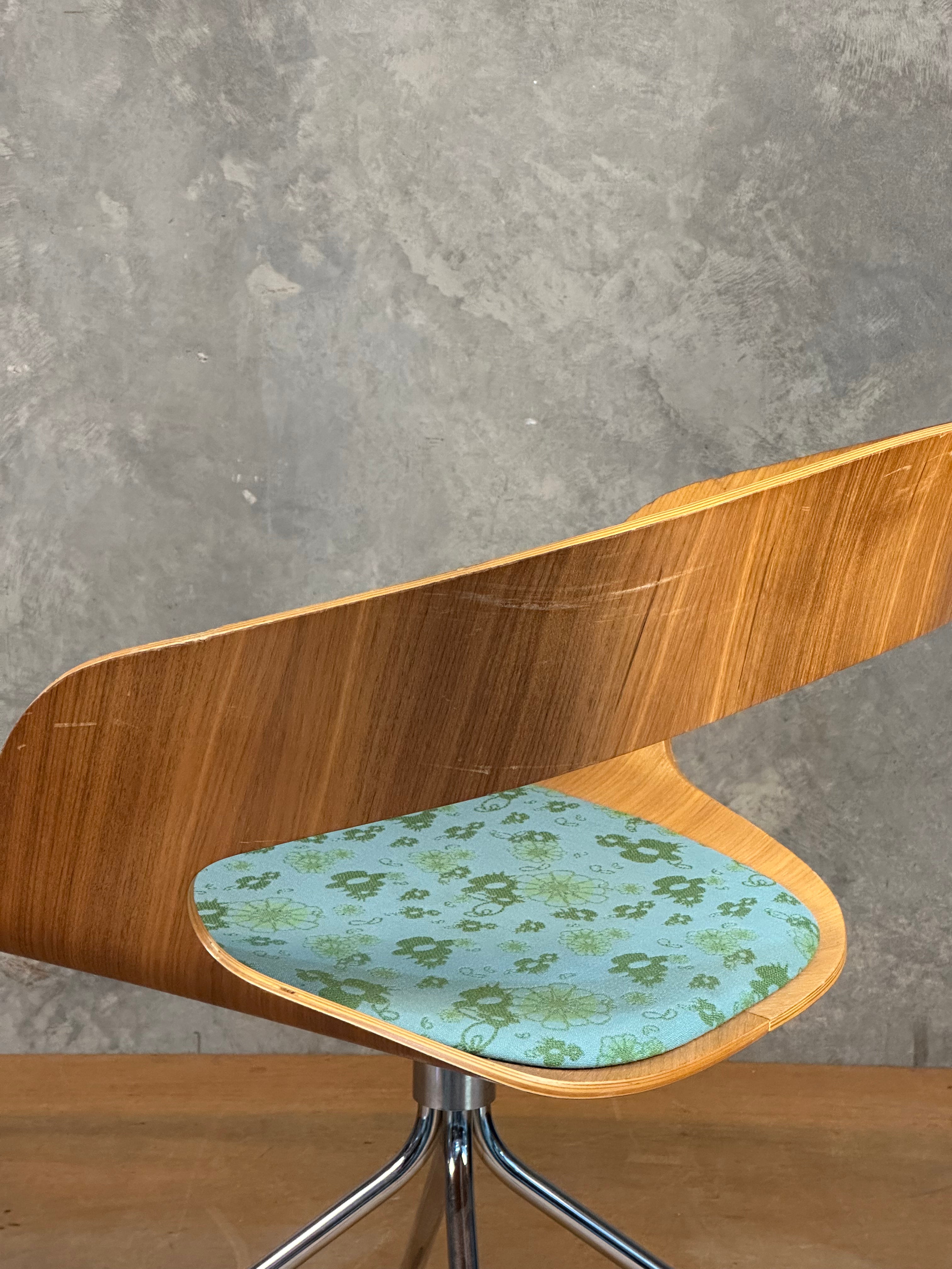 Chat Swivel Chair - Designed by Jakob Wagner