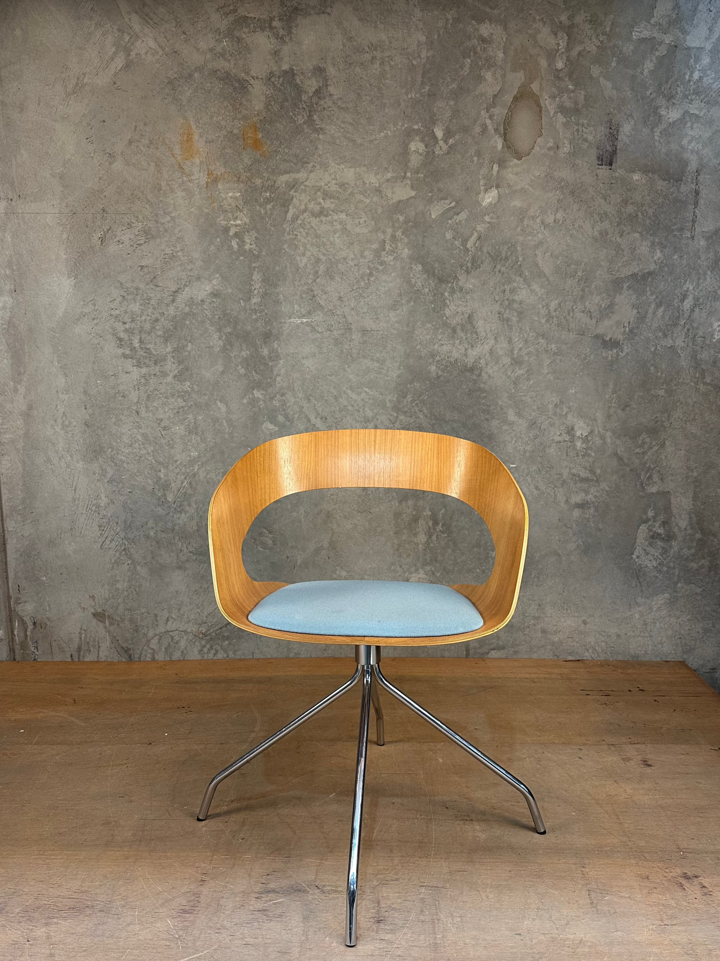 "Chat Swivel Chair" aqua - designed by Jakob Wagner