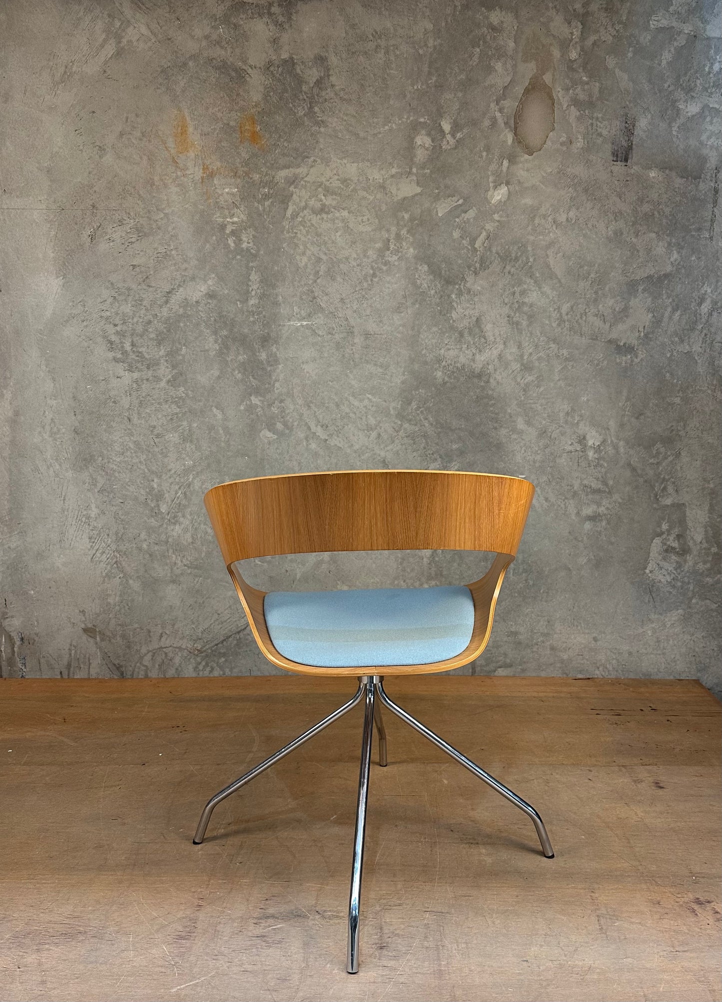 "Chat Swivel Chair" aqua - designed by Jakob Wagner