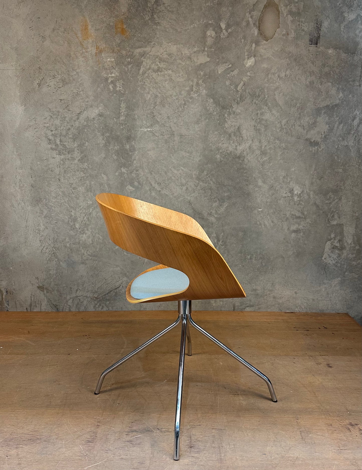 "Chat Swivel Chair" aqua - designed by Jakob Wagner