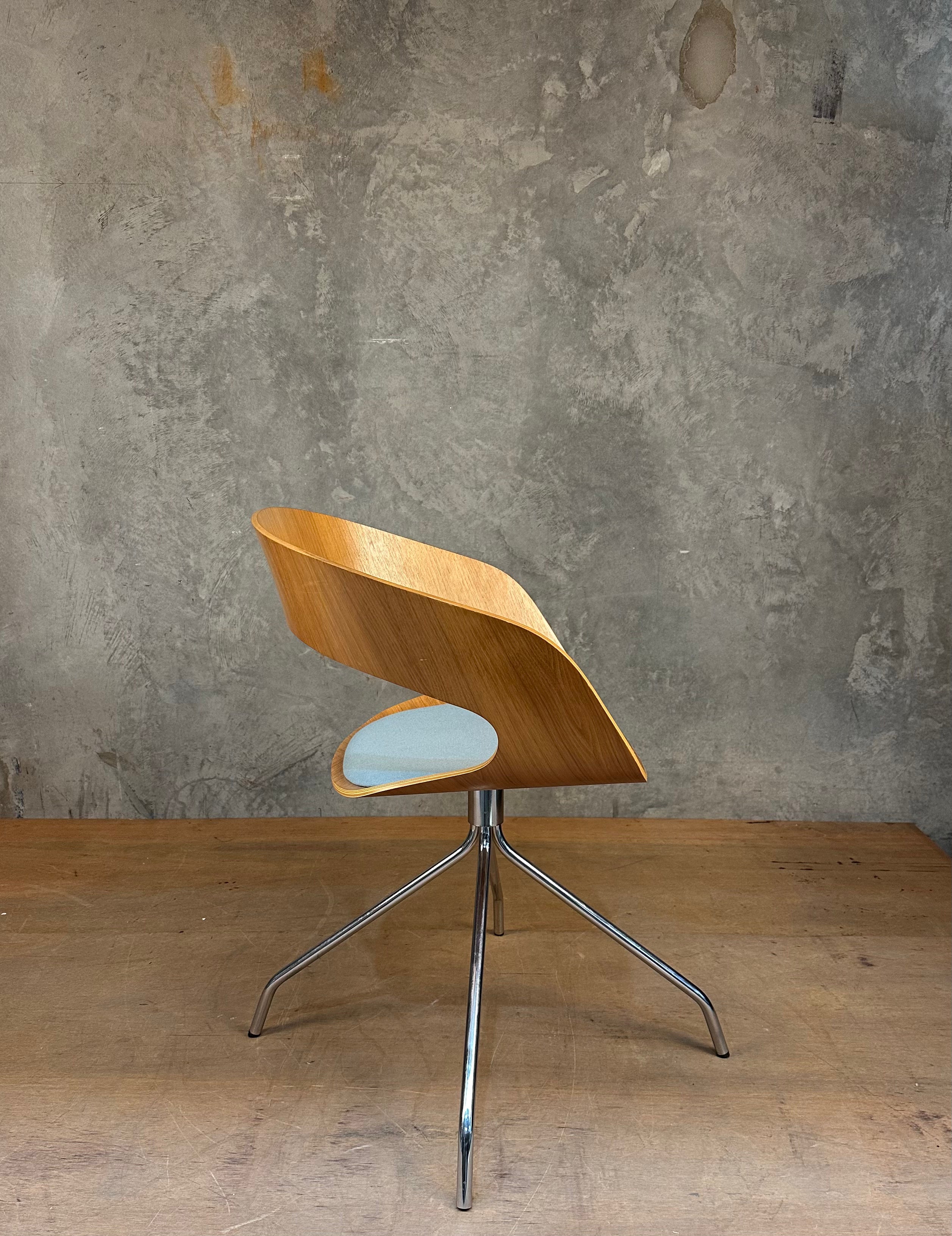 "Chat Swivel Chair" aqua - designed by Jakob Wagner