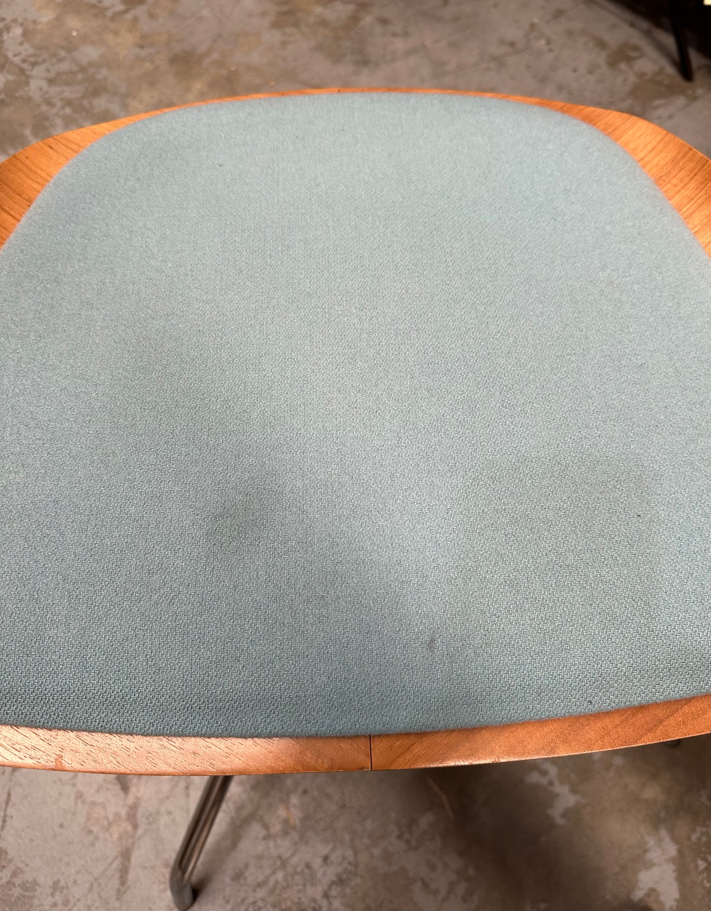 "Chat Swivel Chair" aqua - designed by Jakob Wagner