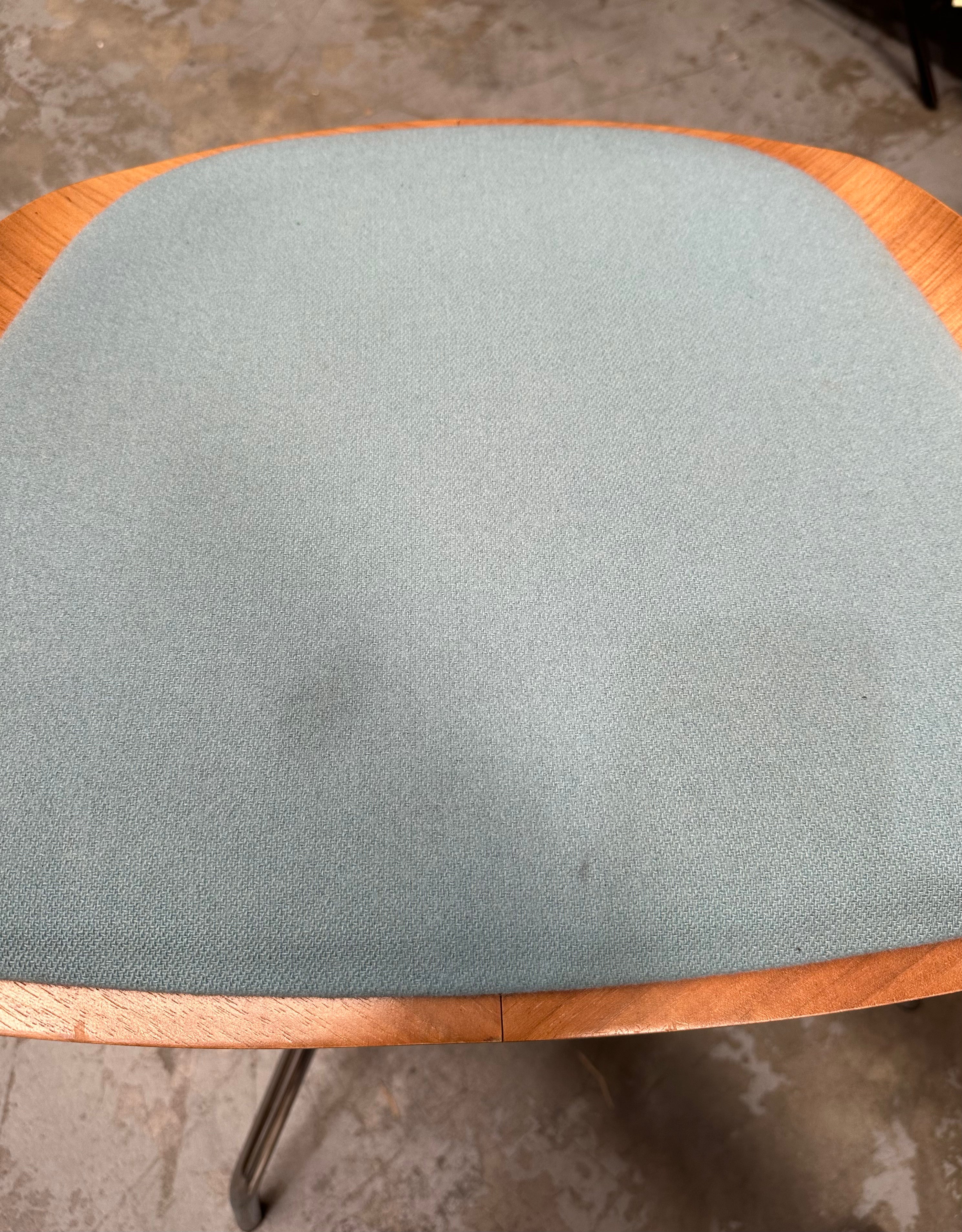 "Chat Swivel Chair" aqua - designed by Jakob Wagner