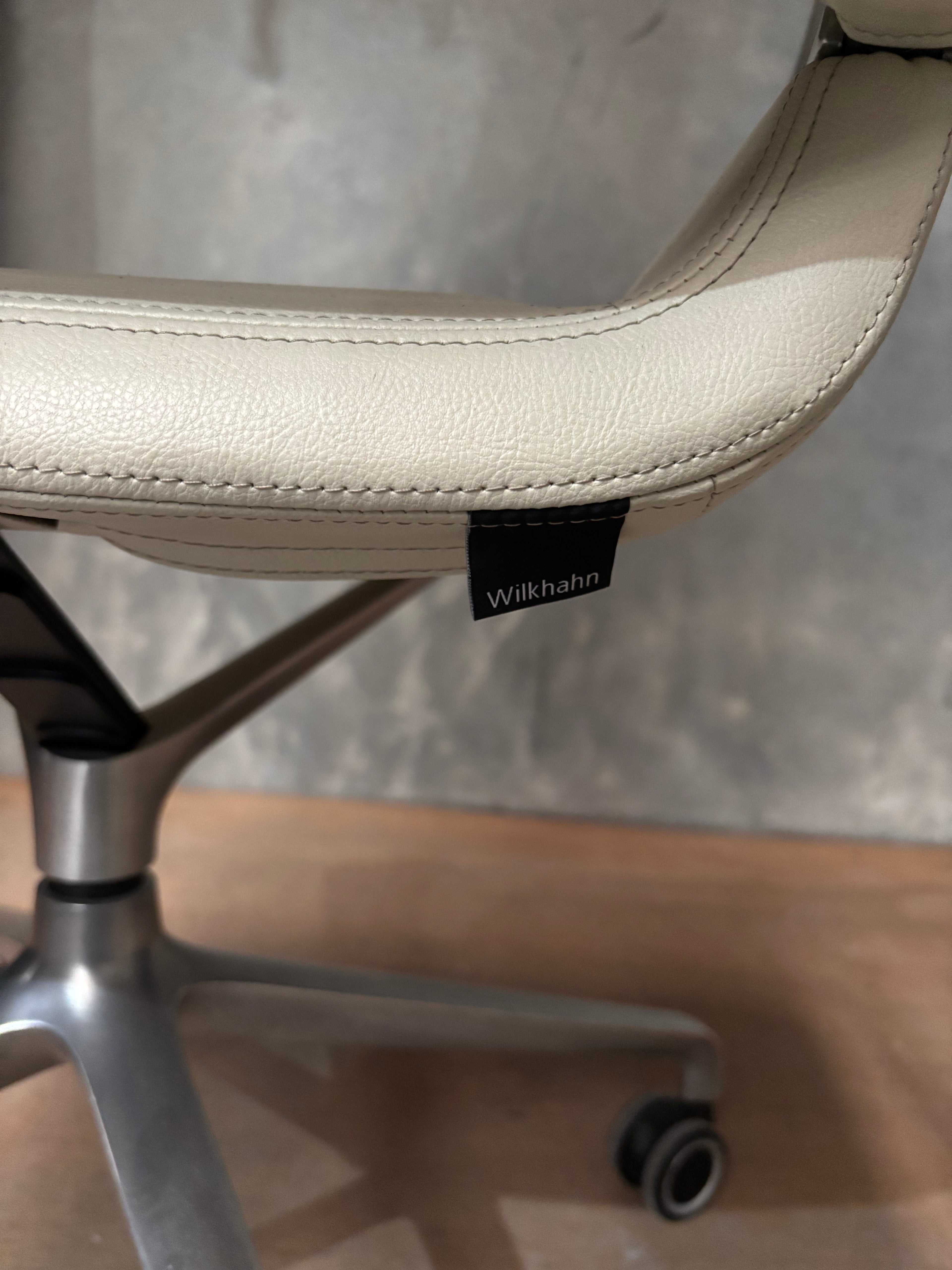 Wilkhahn Bone Leather Swivel Chair