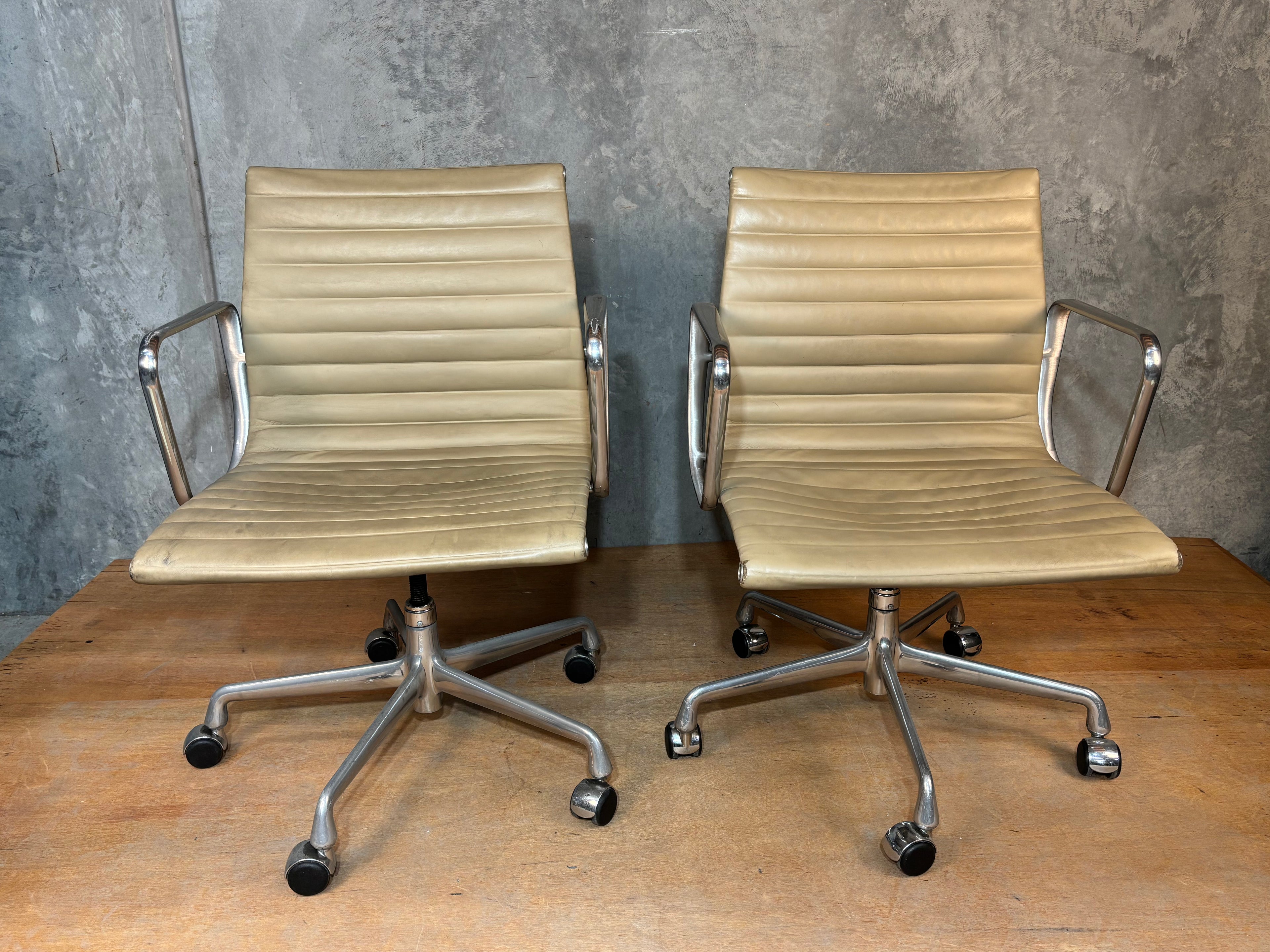 Eames Aluminium Armchair