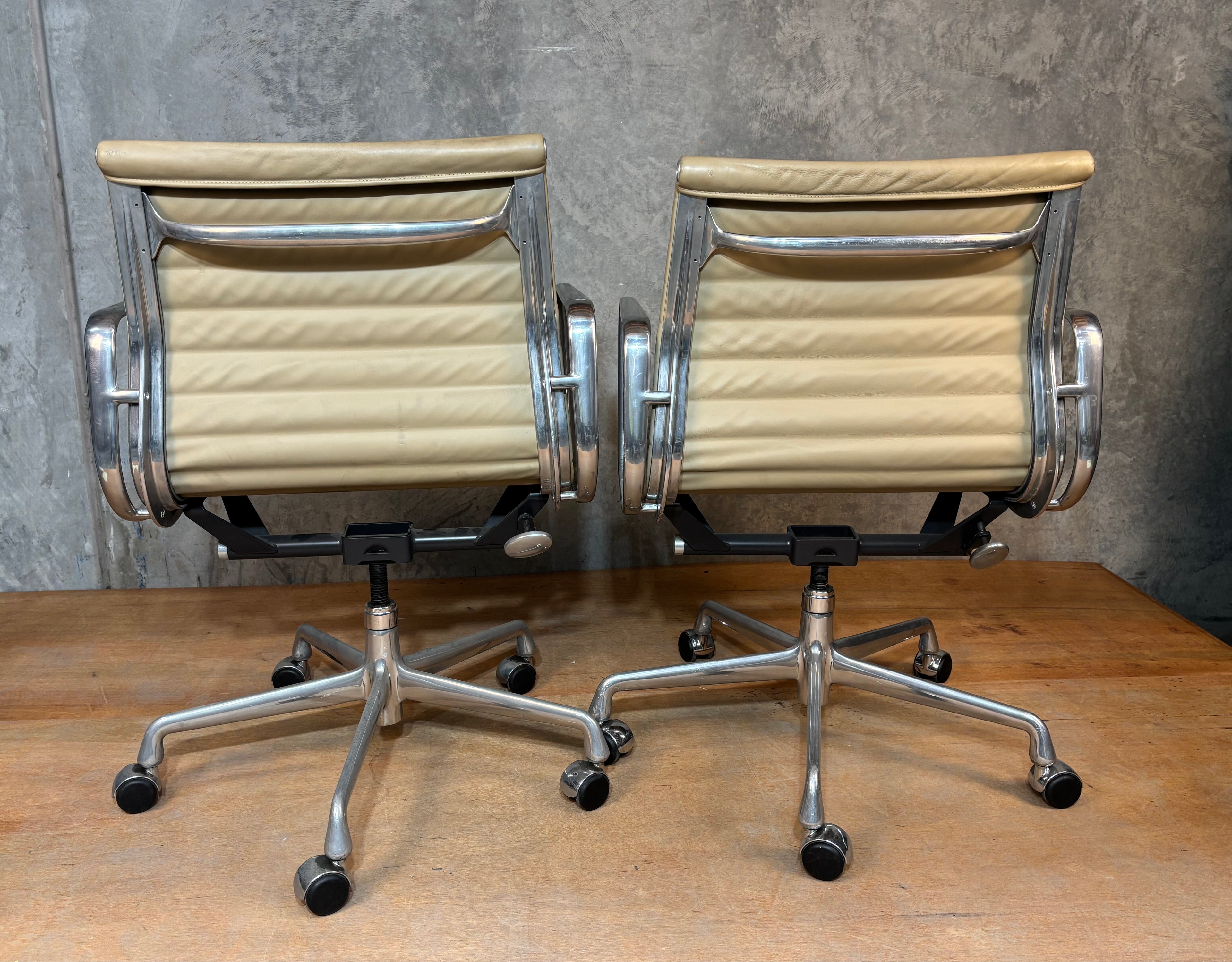 Eames Aluminium Armchair