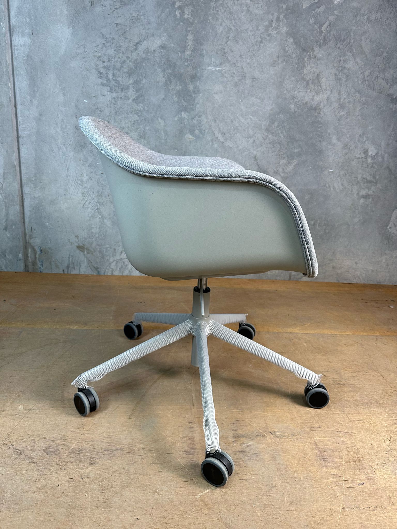 Fiber Armchair Swivel Base w. Gas Lift and Castors