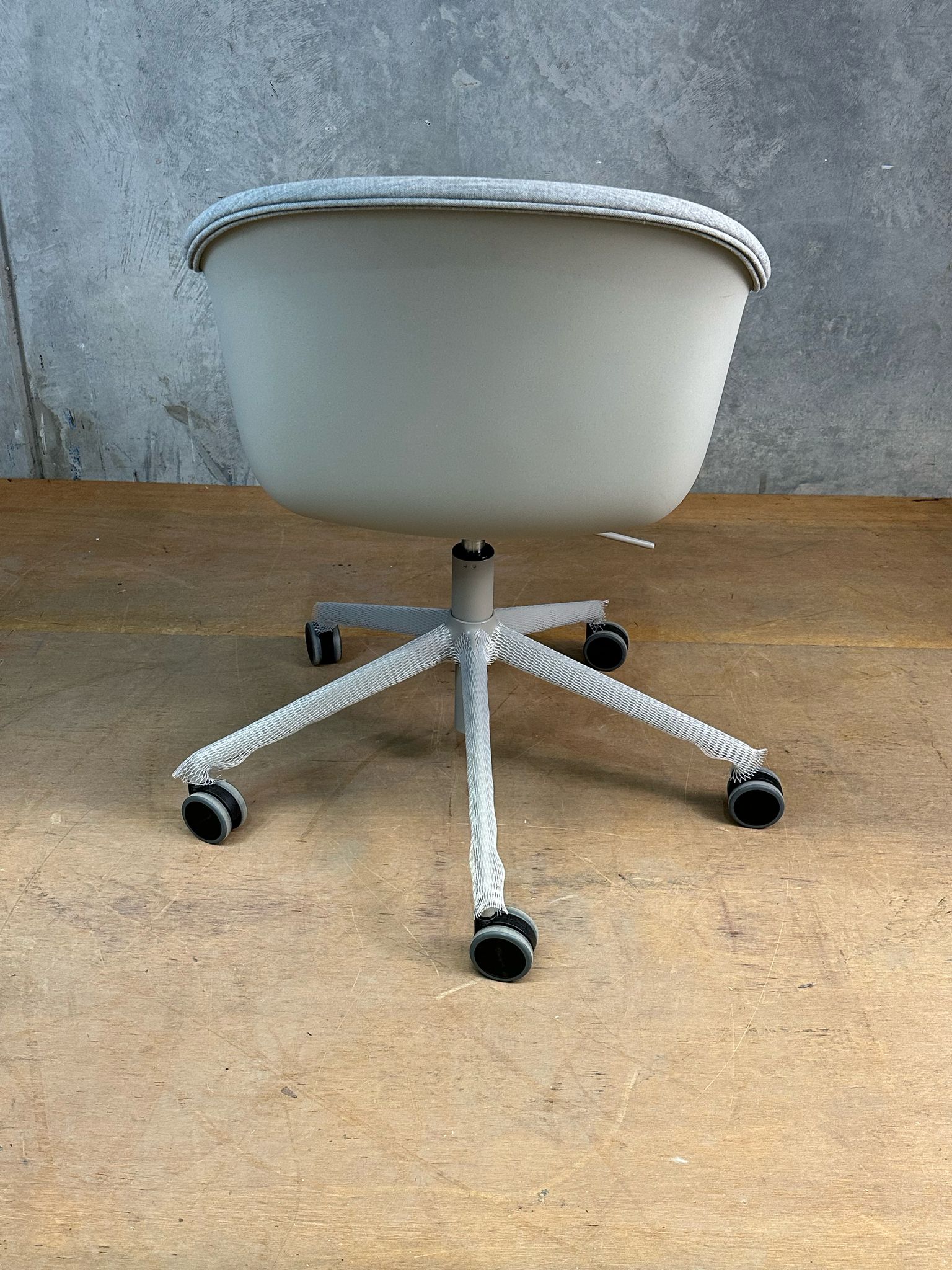 Fiber Armchair Swivel Base w. Gas Lift and Castors