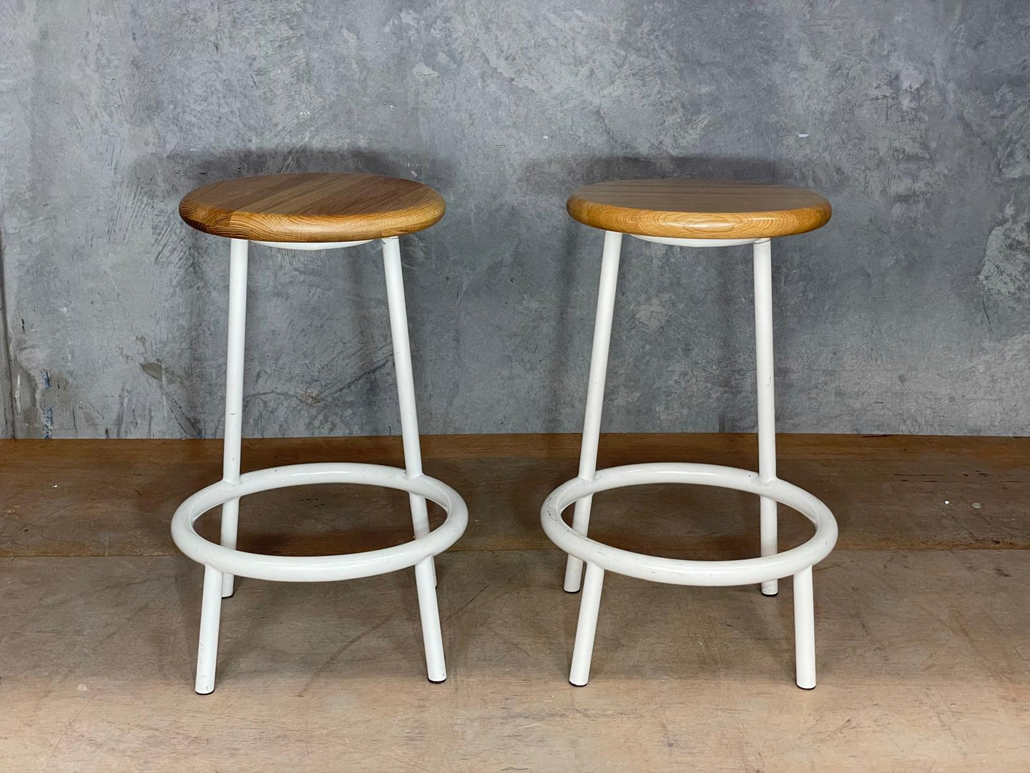 Volar stool by Alexander Lotersztain for Derlot