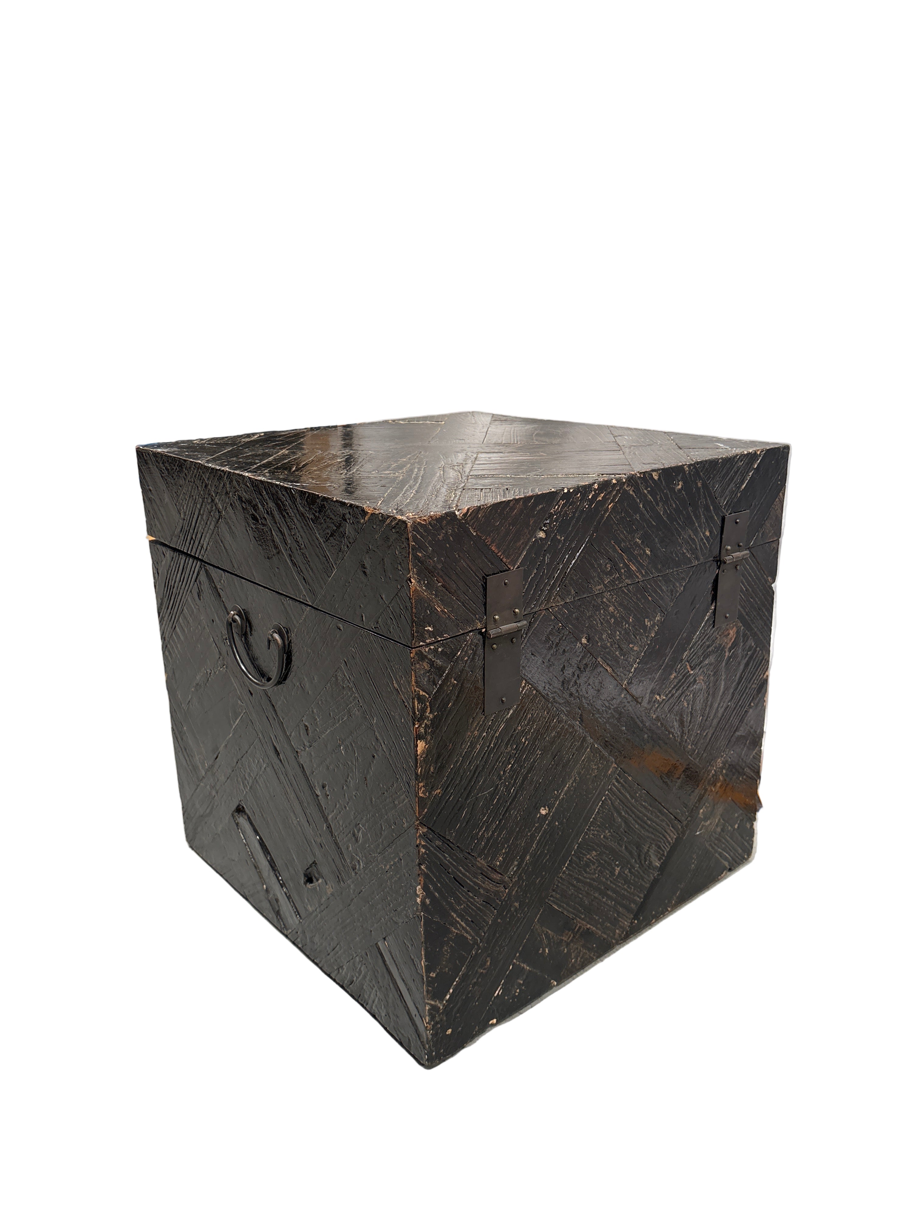 Tangten Side Table - Antique Black