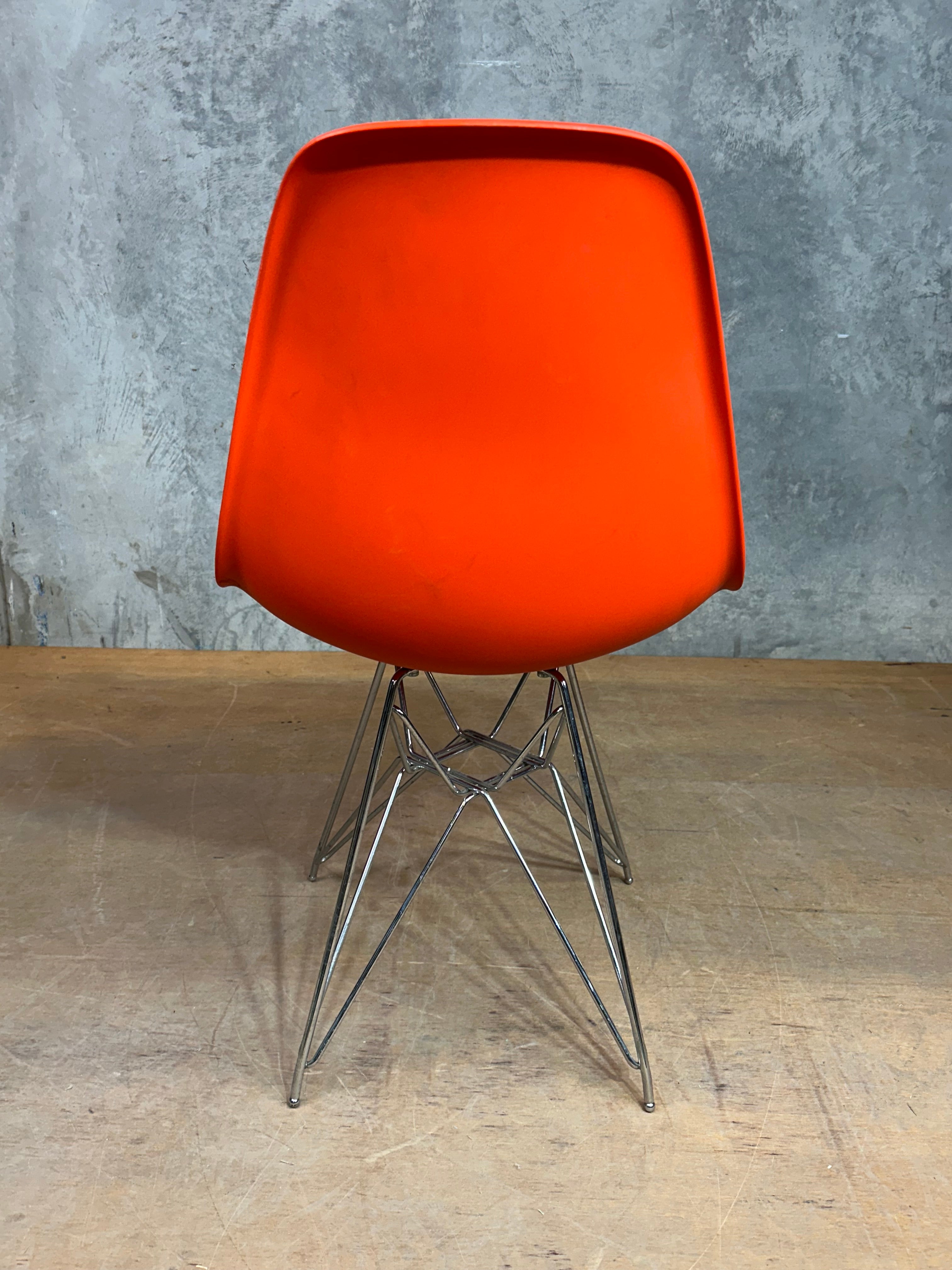 Eames Plastic Moulded Side Chair - Wire Base (Red), Vitra