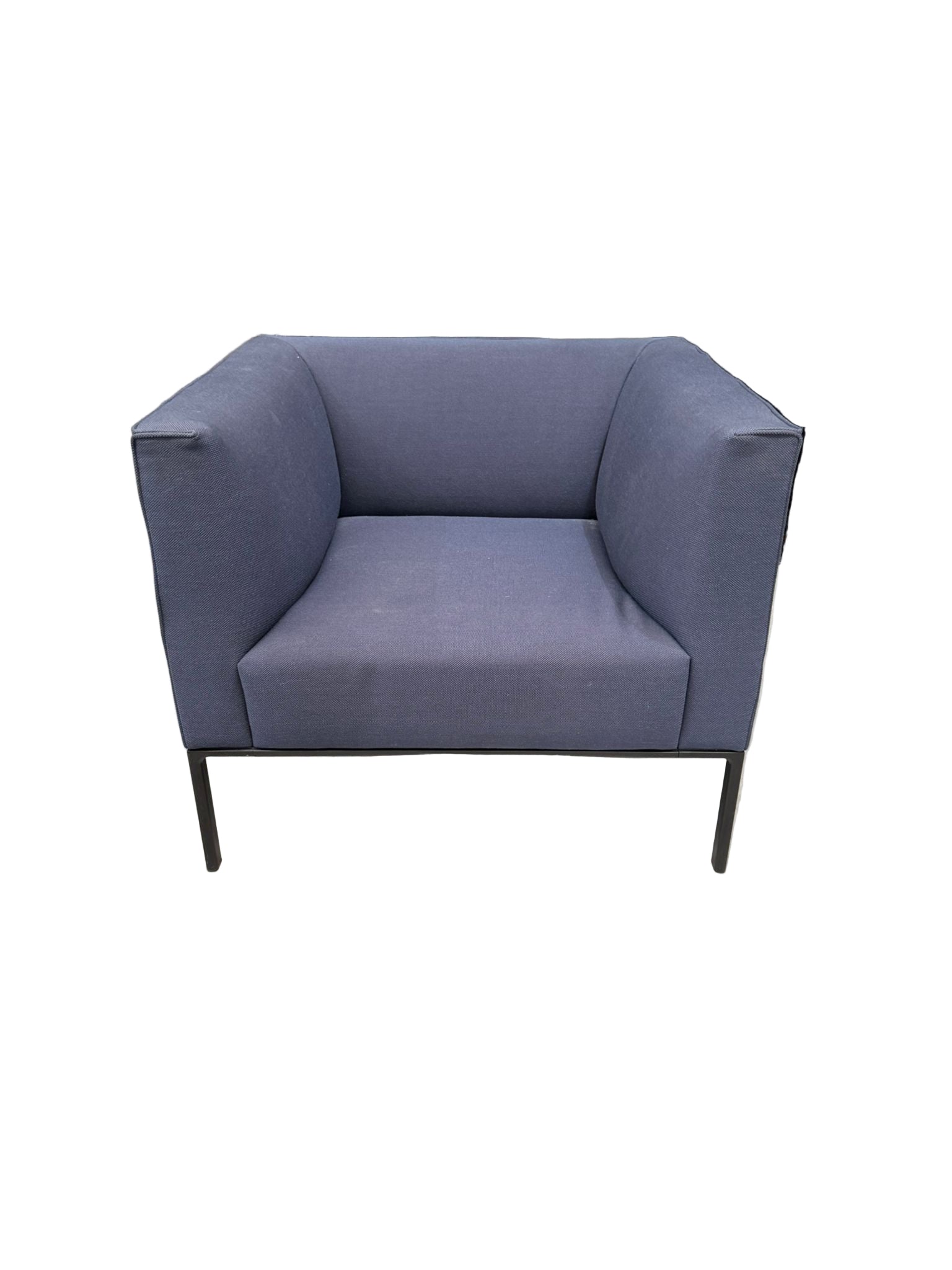 Raglan Lounge Chair Andreu World by Piergiorgio Cazzaniga