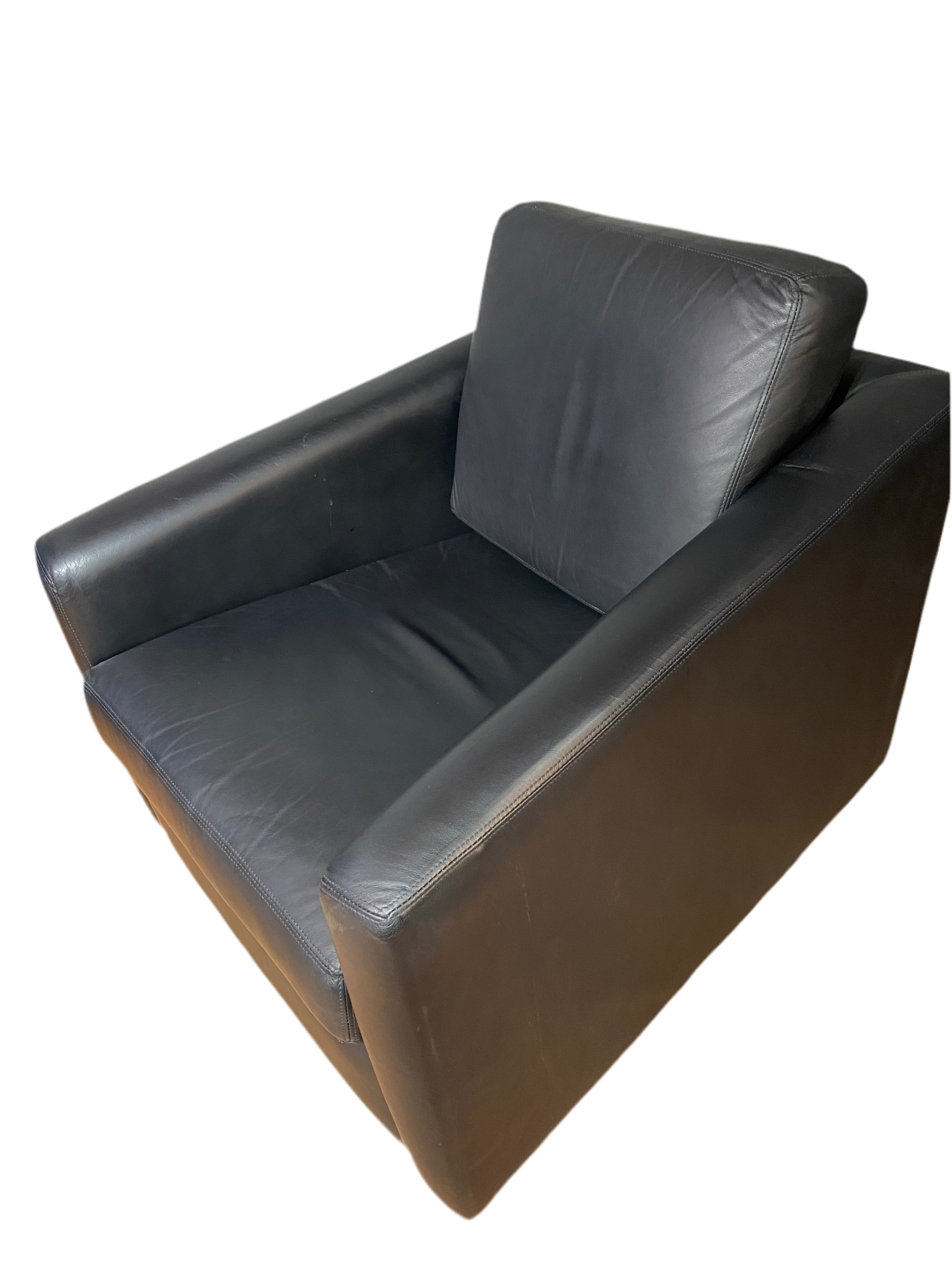 Arthur G Frankie Swivel Chair