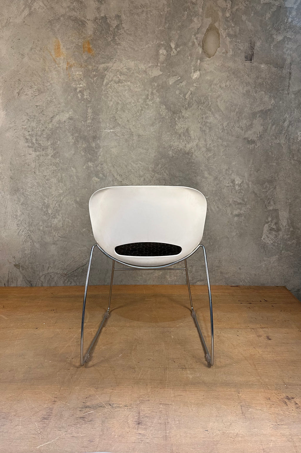 "O Chair" style chair with padded seat - white + geometric patterned cushion