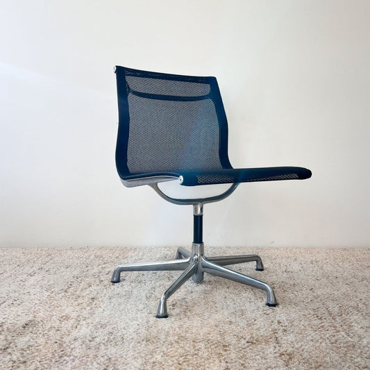 Eames Aluminium Group Executive Chair by Herman Miller in Black Mesh seat and back