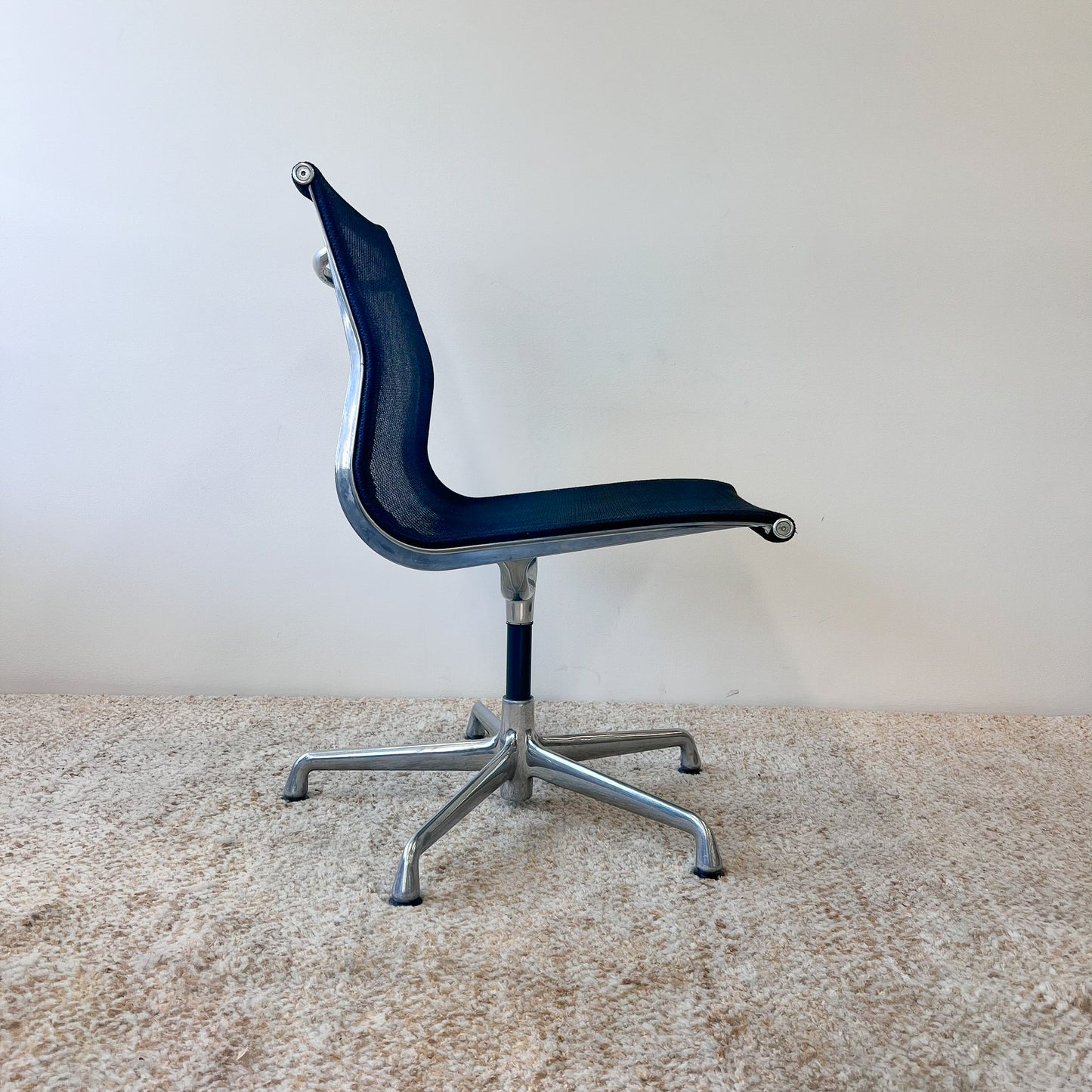 Eames Aluminium Group Executive Chair by Herman Miller in Black Mesh seat and back