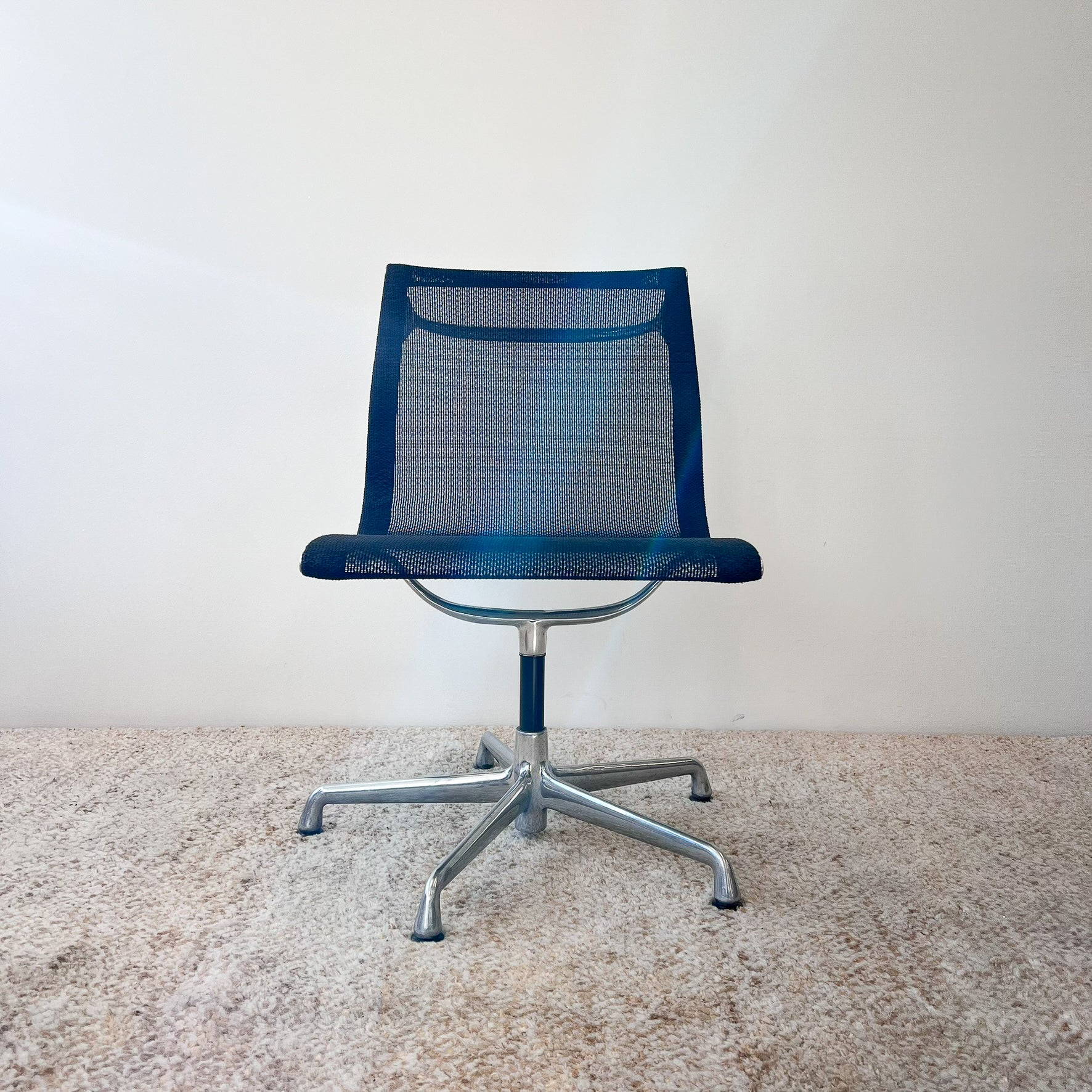 Eames Aluminium Group Executive Chair by Herman Miller in Black Mesh seat and back