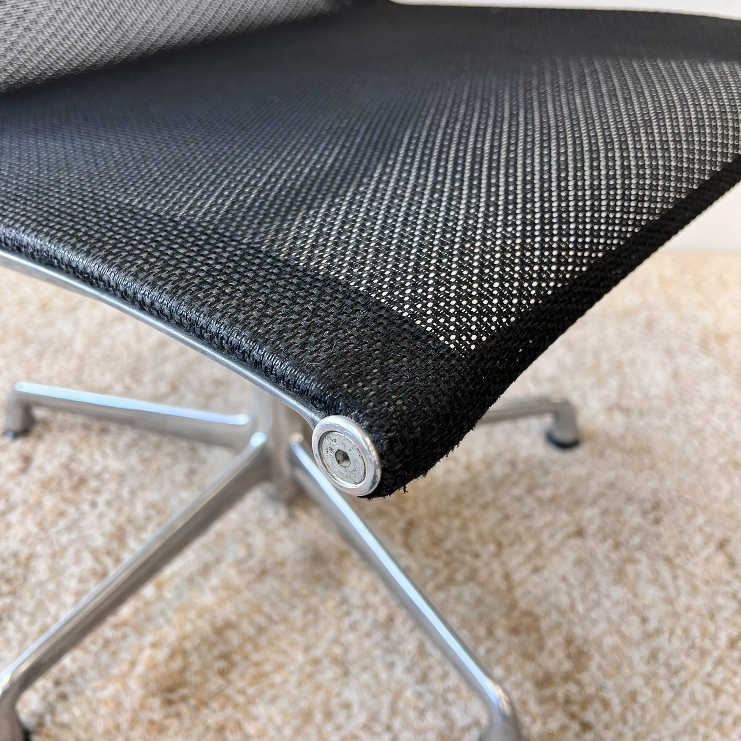 Eames Mesh Aluminium Group Chair, Herman Miller