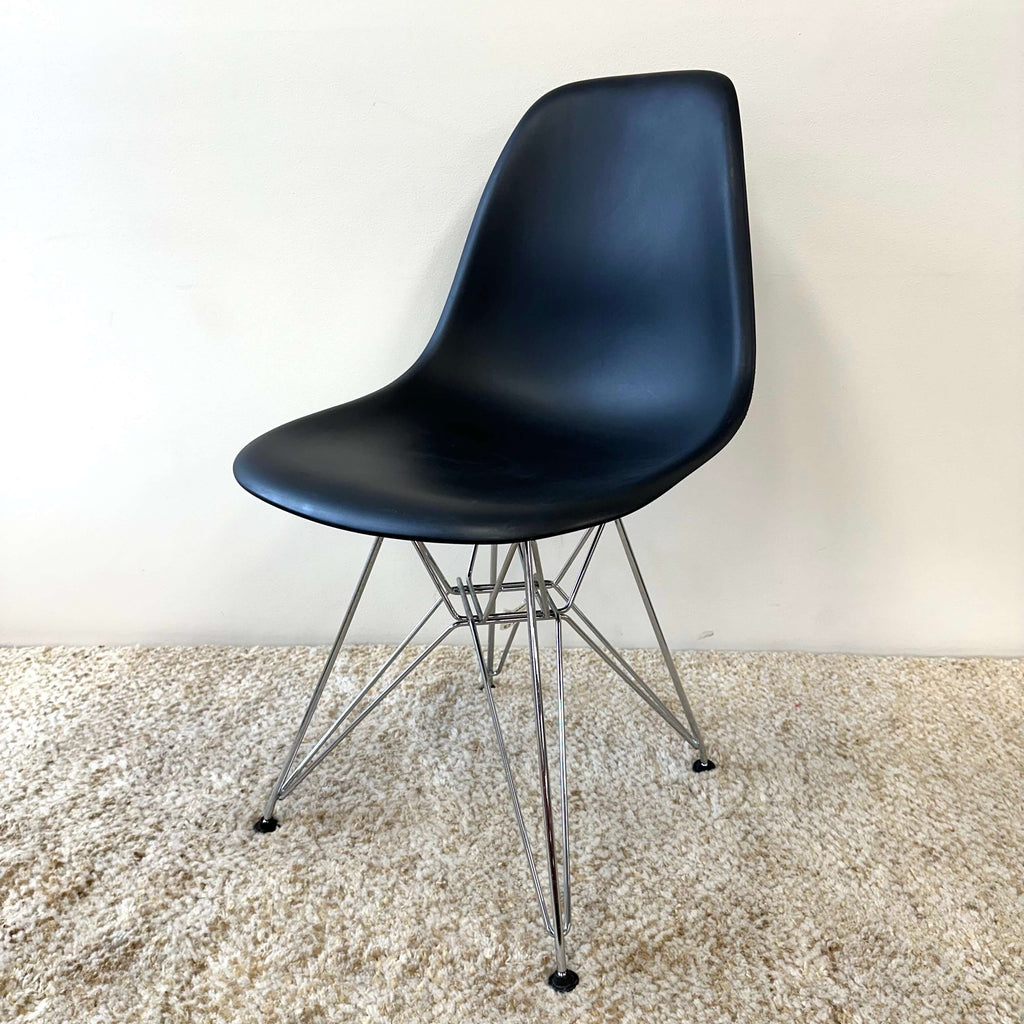 Eames Plastic Moulded Side Chair - Wire Base (Black), Vitra