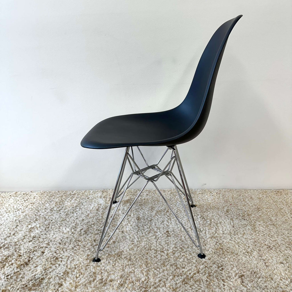 Eames Plastic Moulded Side Chair - Wire Base (Black), Vitra