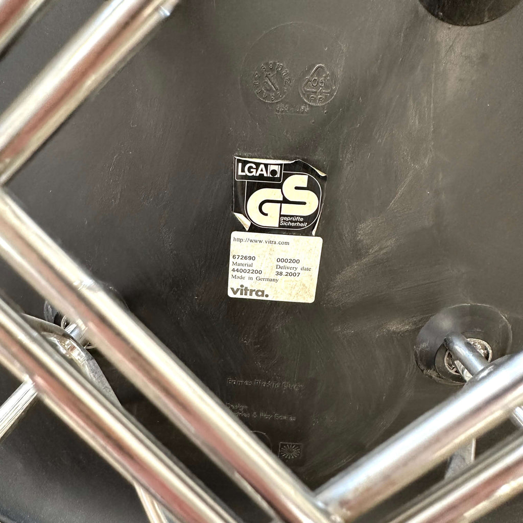 Eames Plastic Moulded Side Chair - Wire Base (Black), Vitra