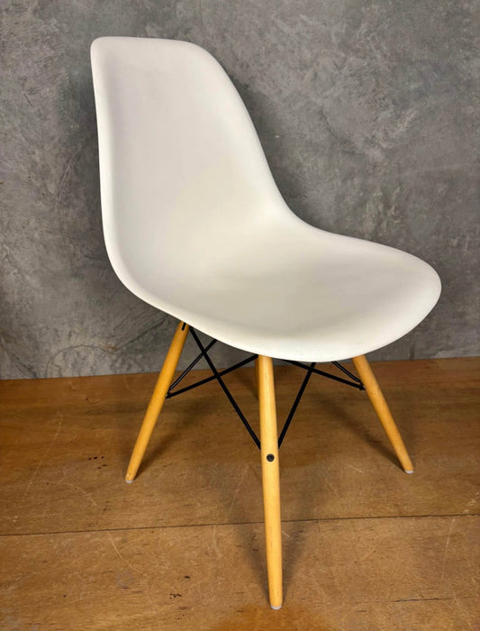 Vitra Eames Side Chair DSR White