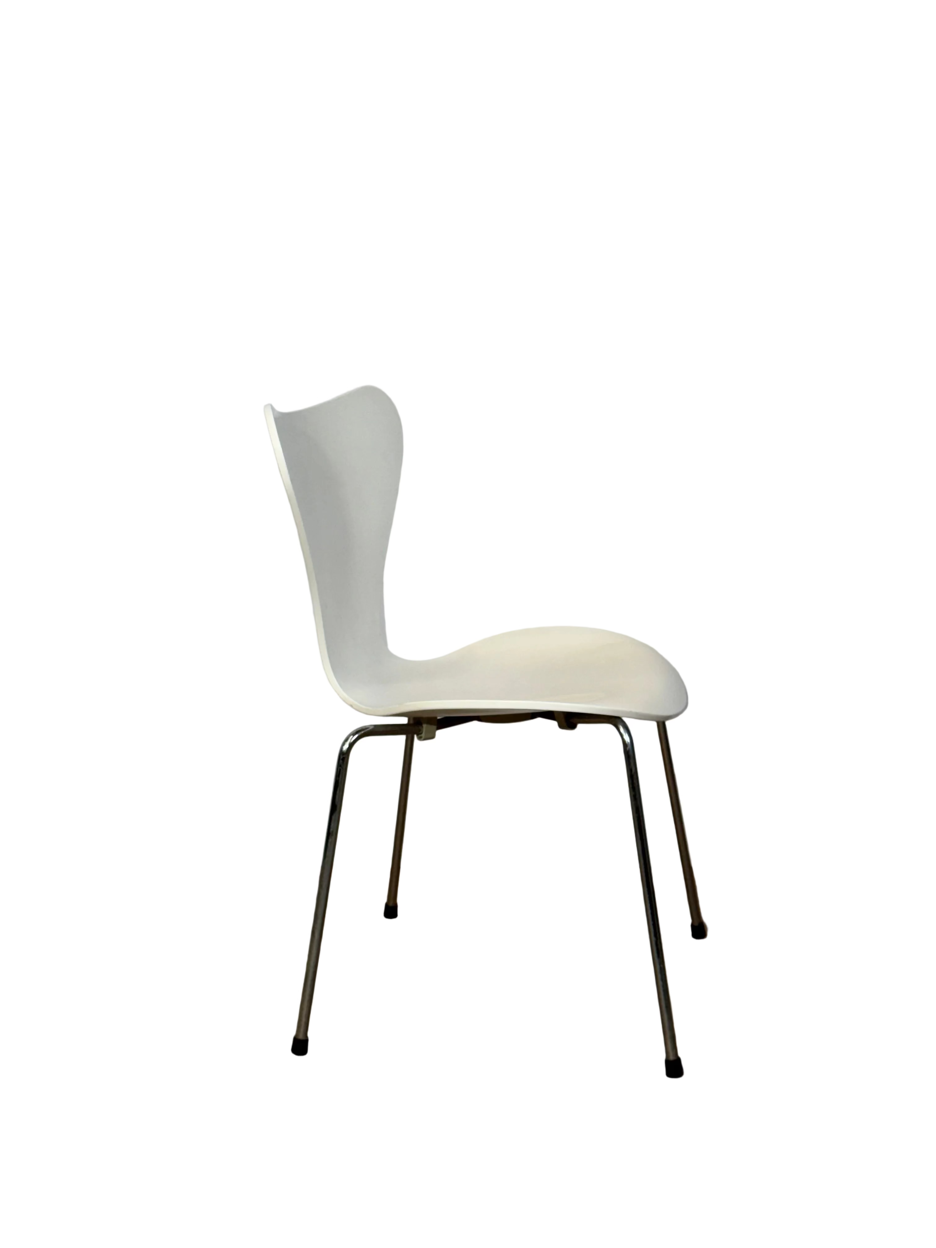 Arne Jacobsen, Series 7™ Chair (Model 3107) by Fritz Hansen