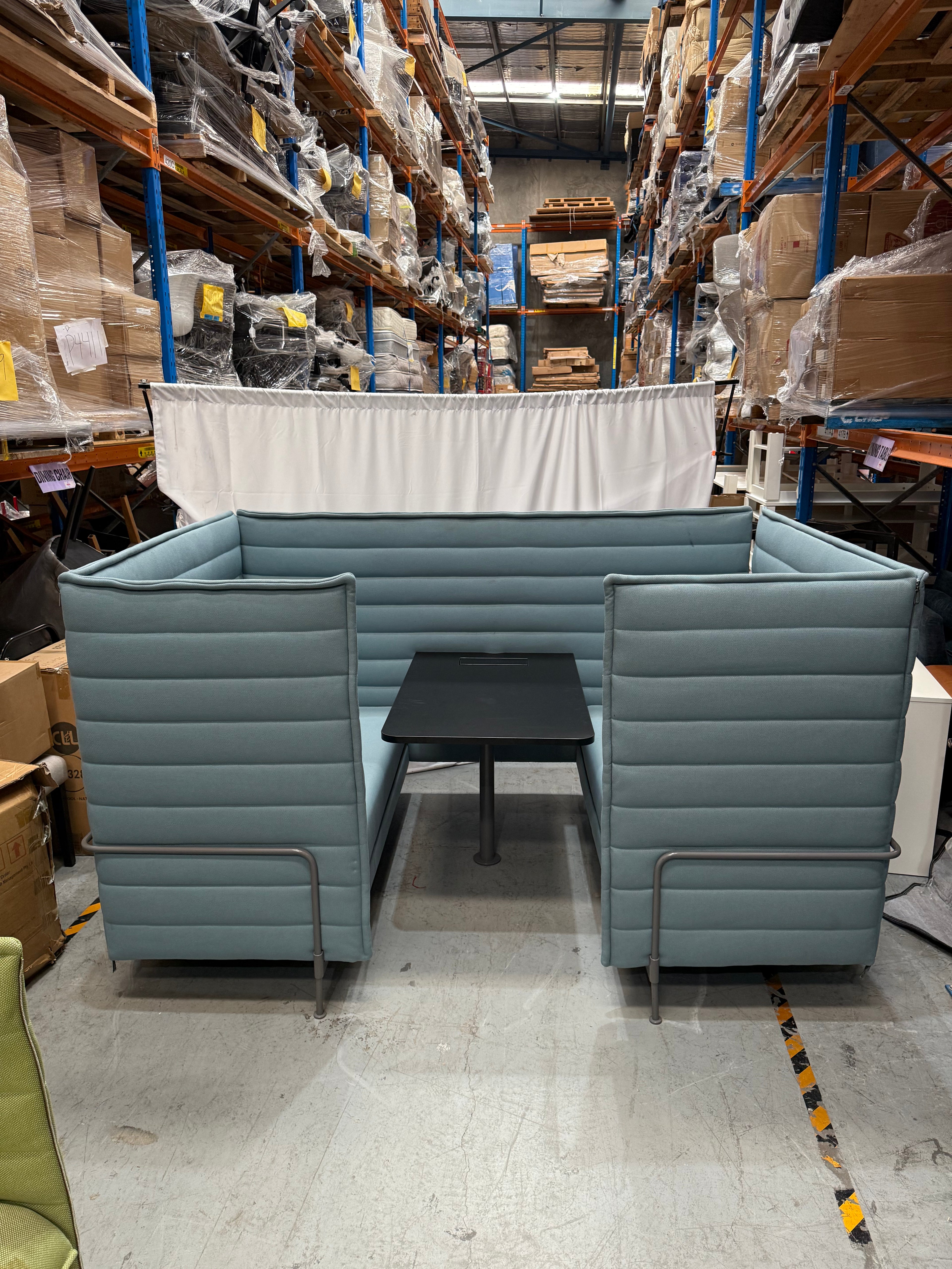 Alcove Cabin Highback with Table - 4 Seater, Vitra