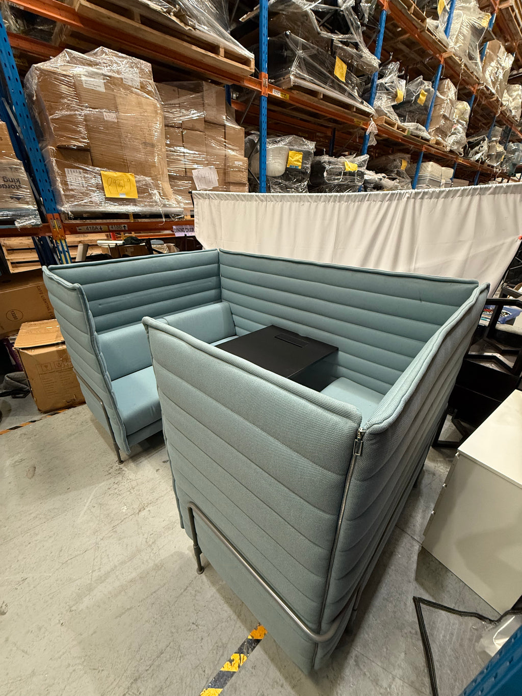 Alcove Cabin Highback with Table - 4 Seater, Vitra