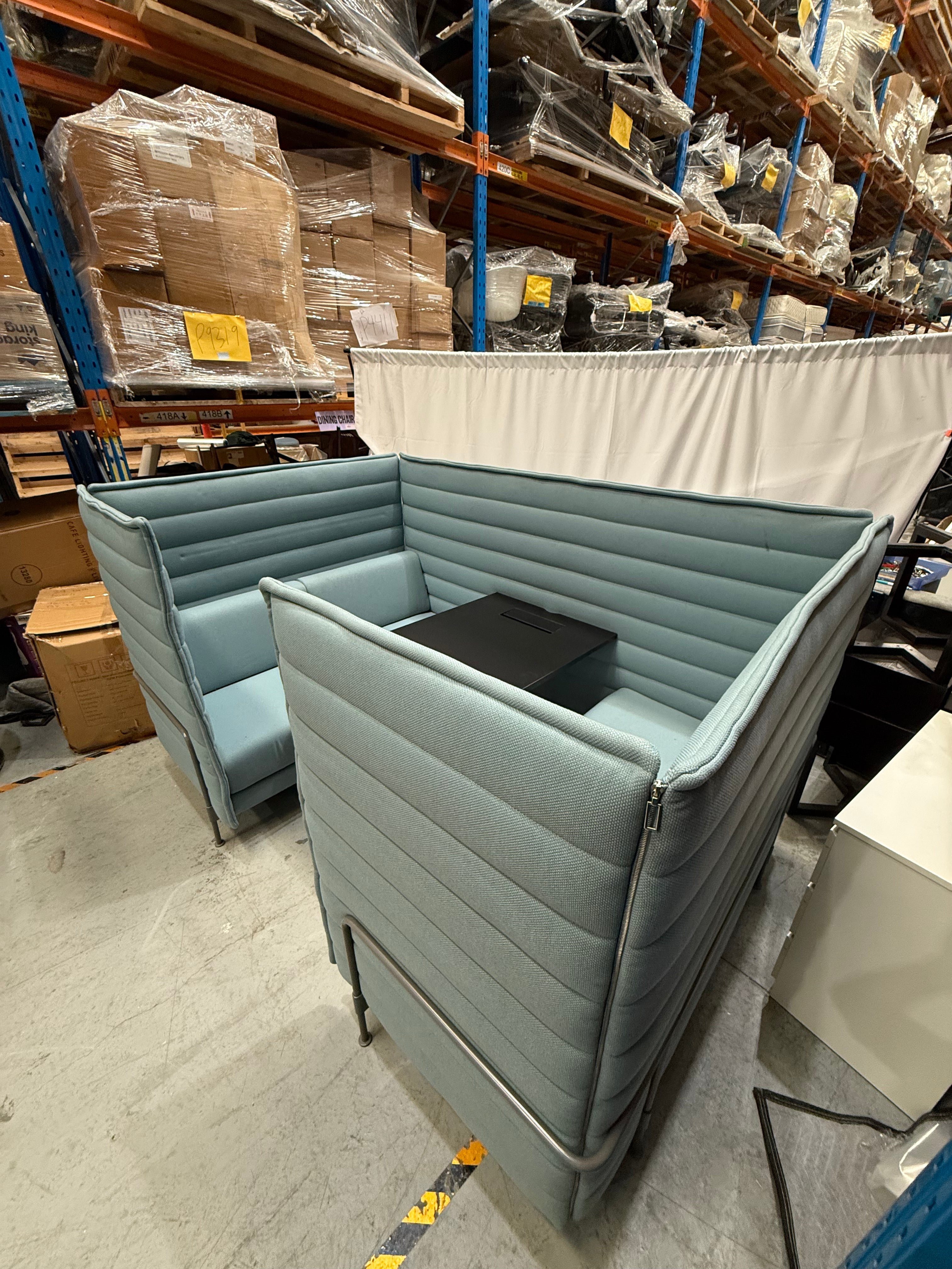 Alcove Cabin Highback with Table - 4 Seater, Vitra