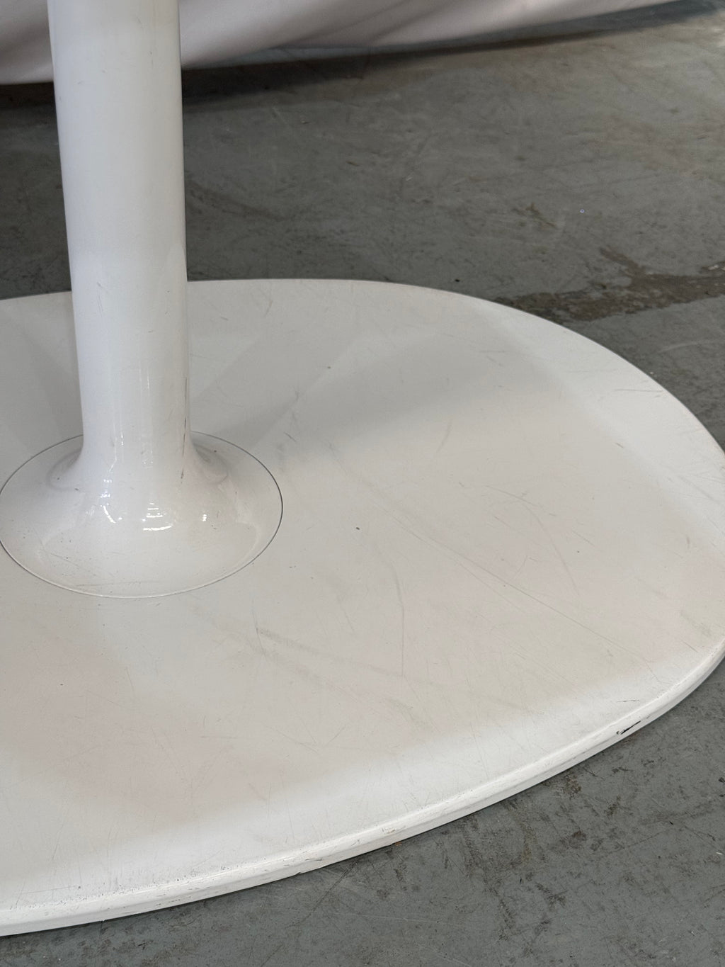Arper Dizzie Dining Table Oval