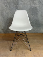 Eames Plastic Moulded Side Chair - Wire Base (White), Herman Miller